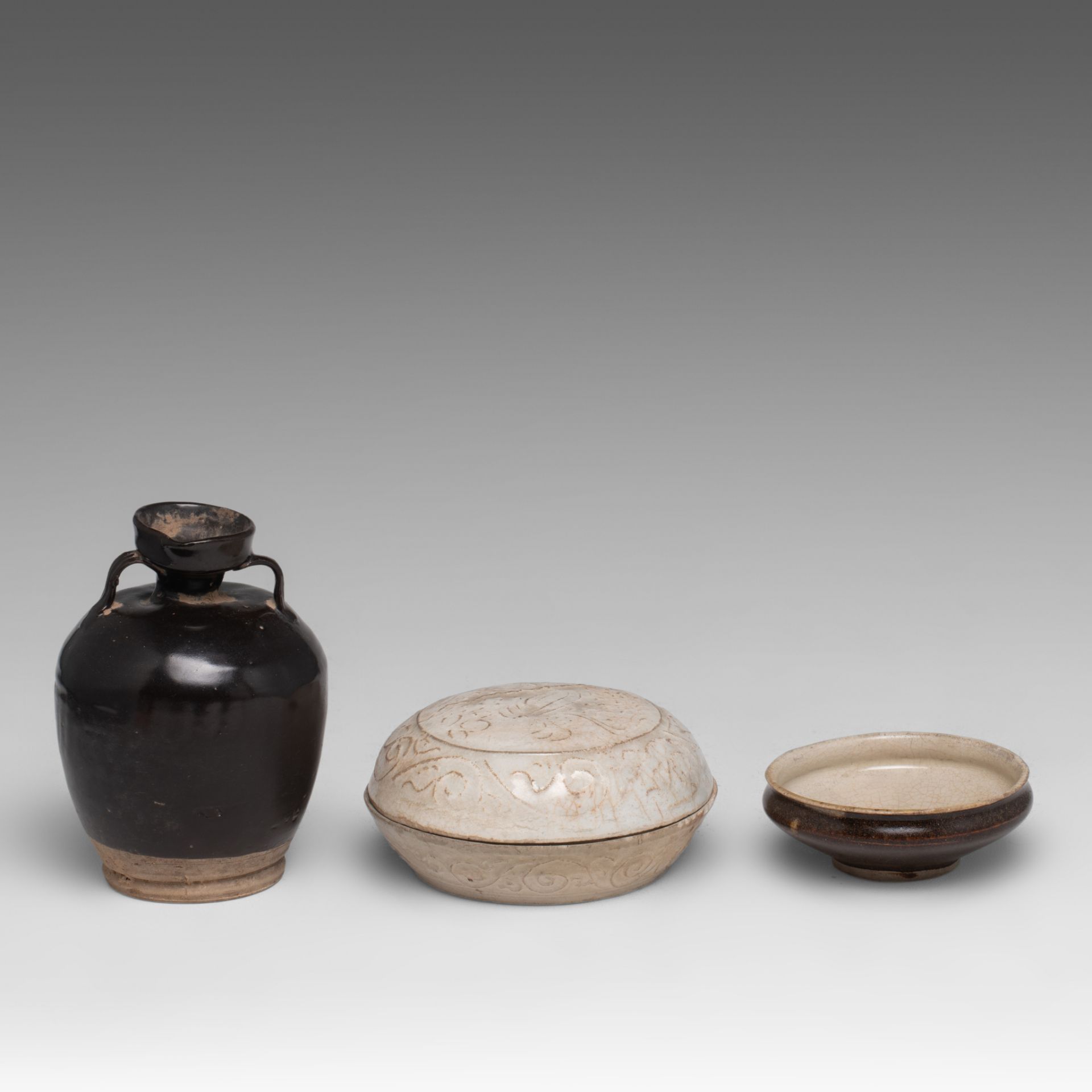 A Chinese black-glazed jar and a uniquely glazed tea bowl, presumably Song, H 15,5 (jar) - dia 10,5