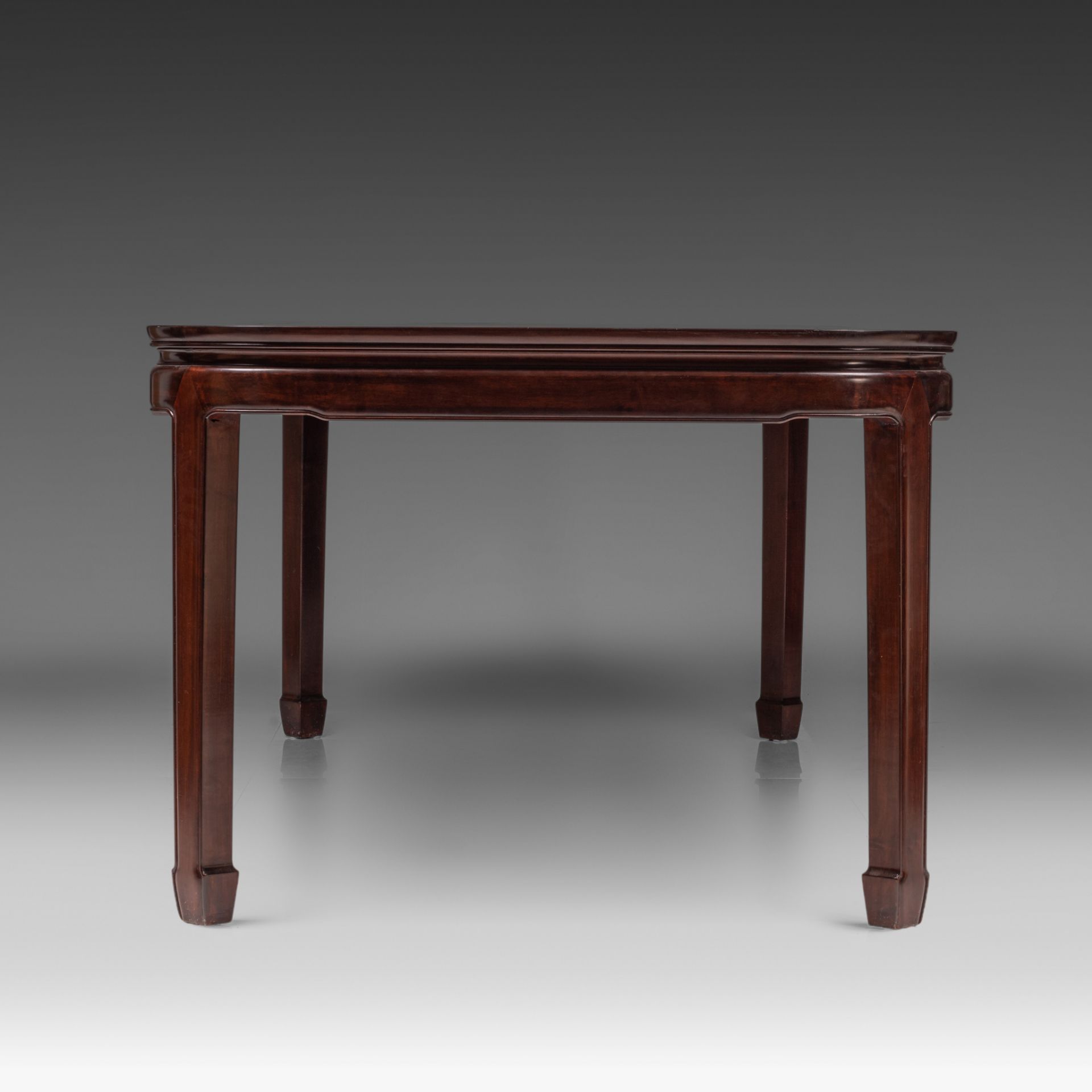 A Chinese rosewood dinner ensemble: dinner table (incl. extend) and ten chairs, 20thC, H 76 - 240 x - Bild 10 aus 18