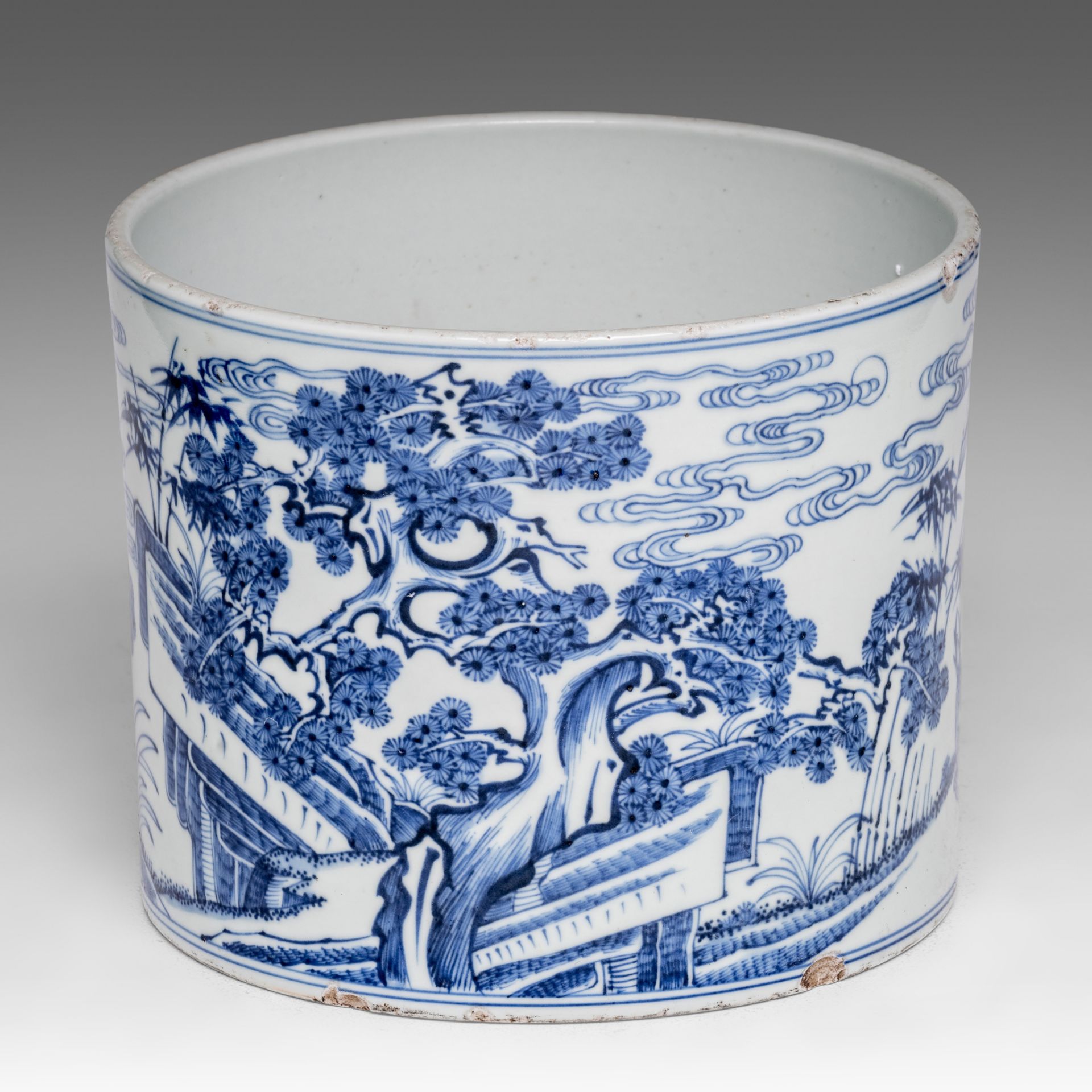 A Chinese blue and white 'Deer' brush pot, late 19thC, H 16 - dia 19,5 cm - Image 2 of 8