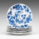 A series of six Chinese blue and white eChrysanthemum' dishes, Kangxi period, dia 21,5 cm