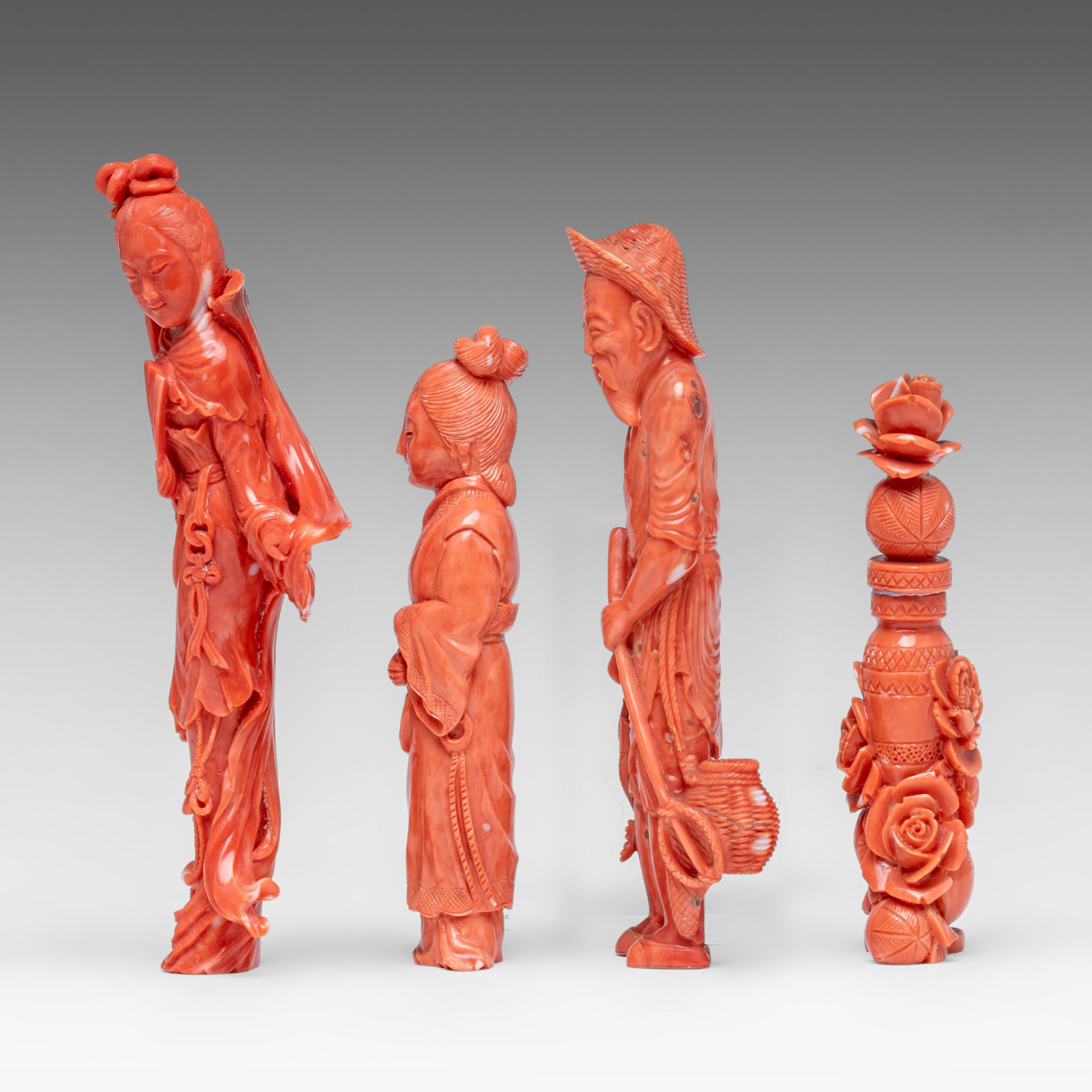 A collection of three Chinese coral figures and a ditto snuff bottle, late Qing/Republic period, Tot - Image 5 of 7