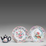 Two Chinese famille rose export porcelain dishes, with silver mounts, Qianlong period, dia 22,3 - 23