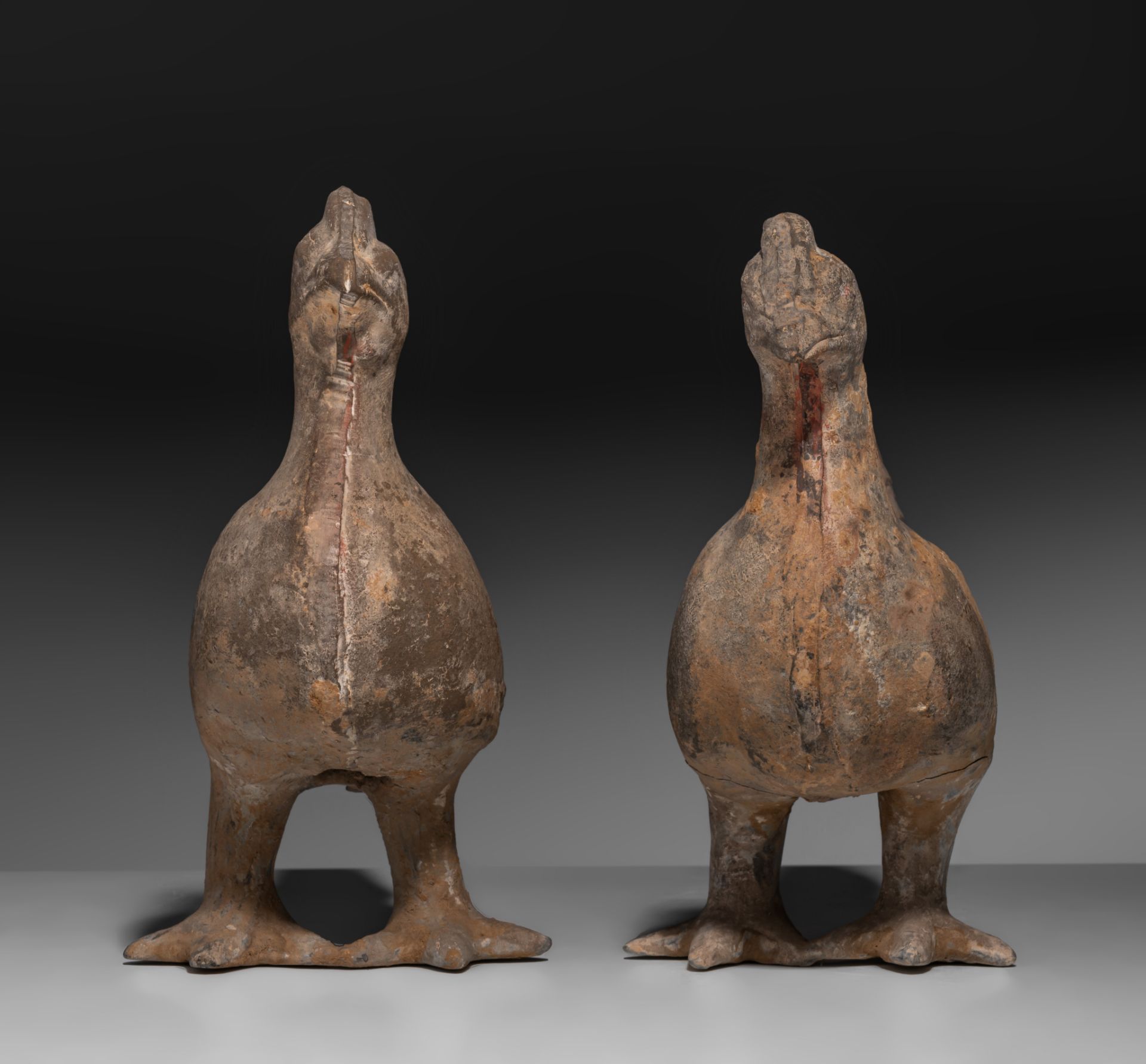Two Chinese Han pottery figures of roosters, Han dynasty, H 21,8 - 22,8 cm - Image 4 of 8