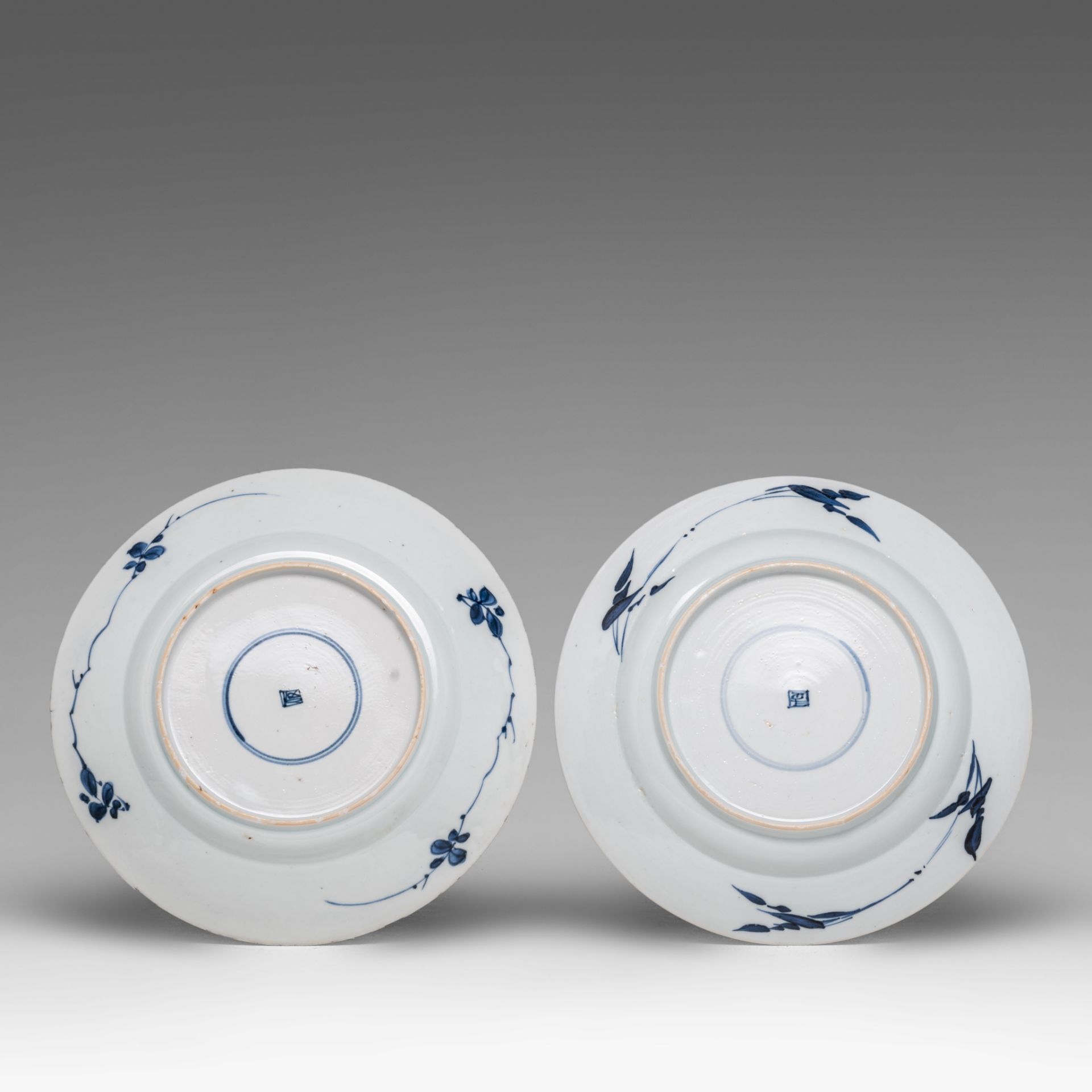 A series of three Chinese blue and white 'Crab and fish' deep dishes, Kangxi period, dia 20 cm - add - Image 3 of 7