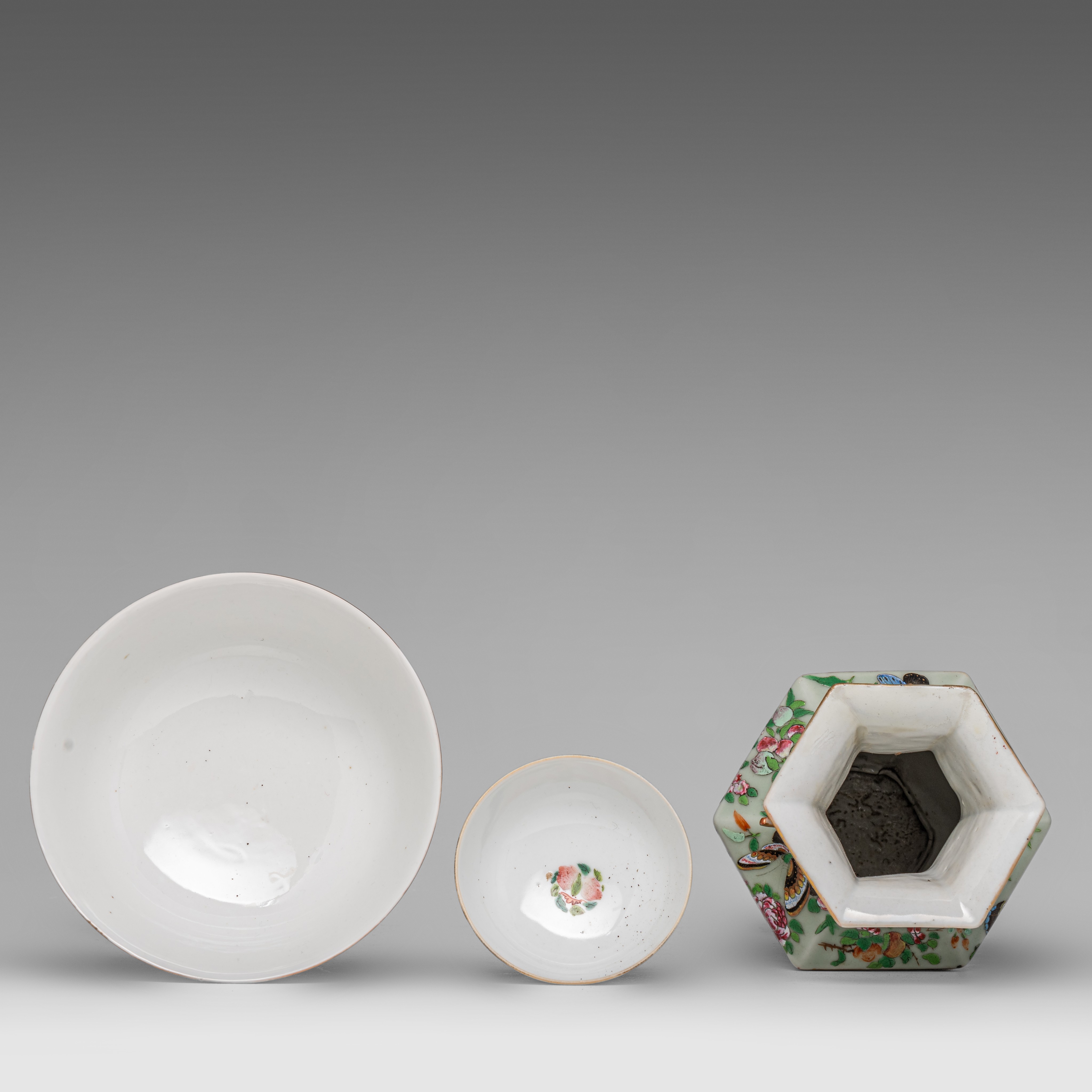 A collection of Chinese famille rose export porcelain ware and cloisonne ware, 19thC and 20thC, tall - Image 6 of 12