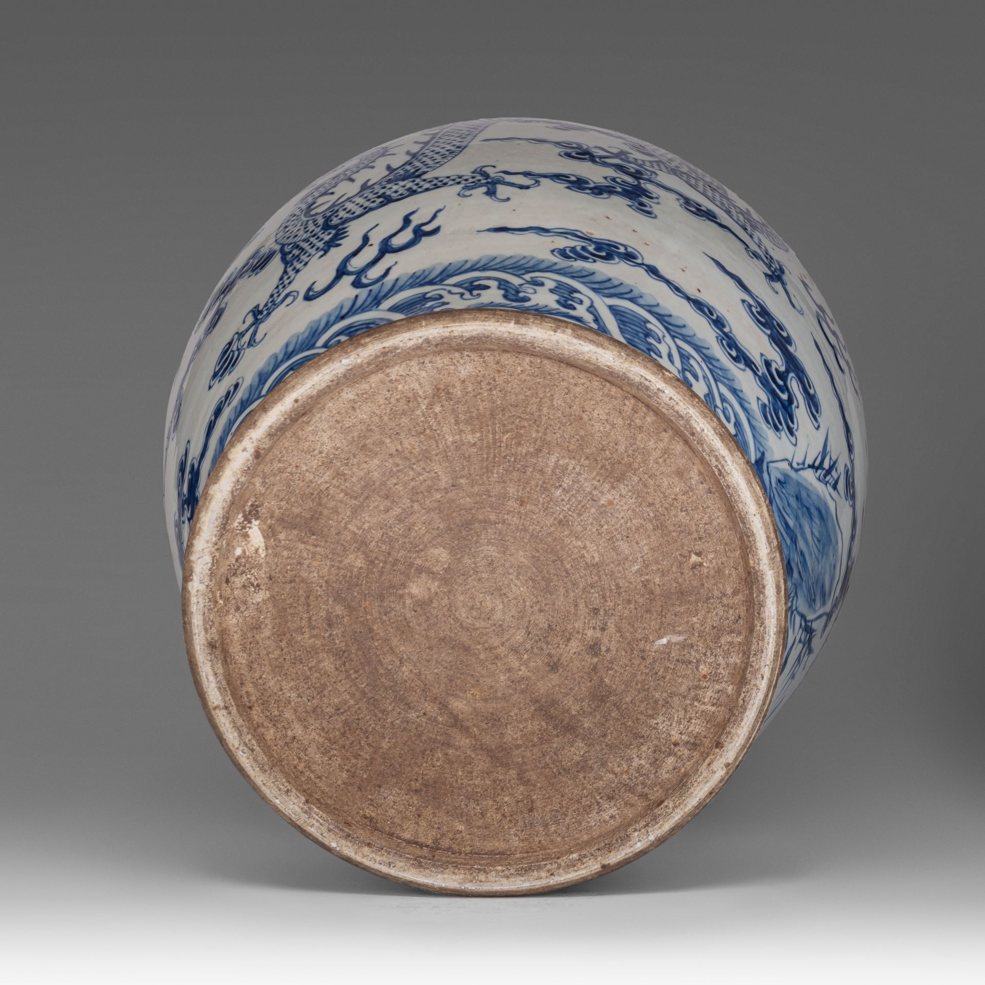 A pair of Chinese blue and white 'Dragon' covered vases, 19thC, H 64 cm - Image 13 of 18