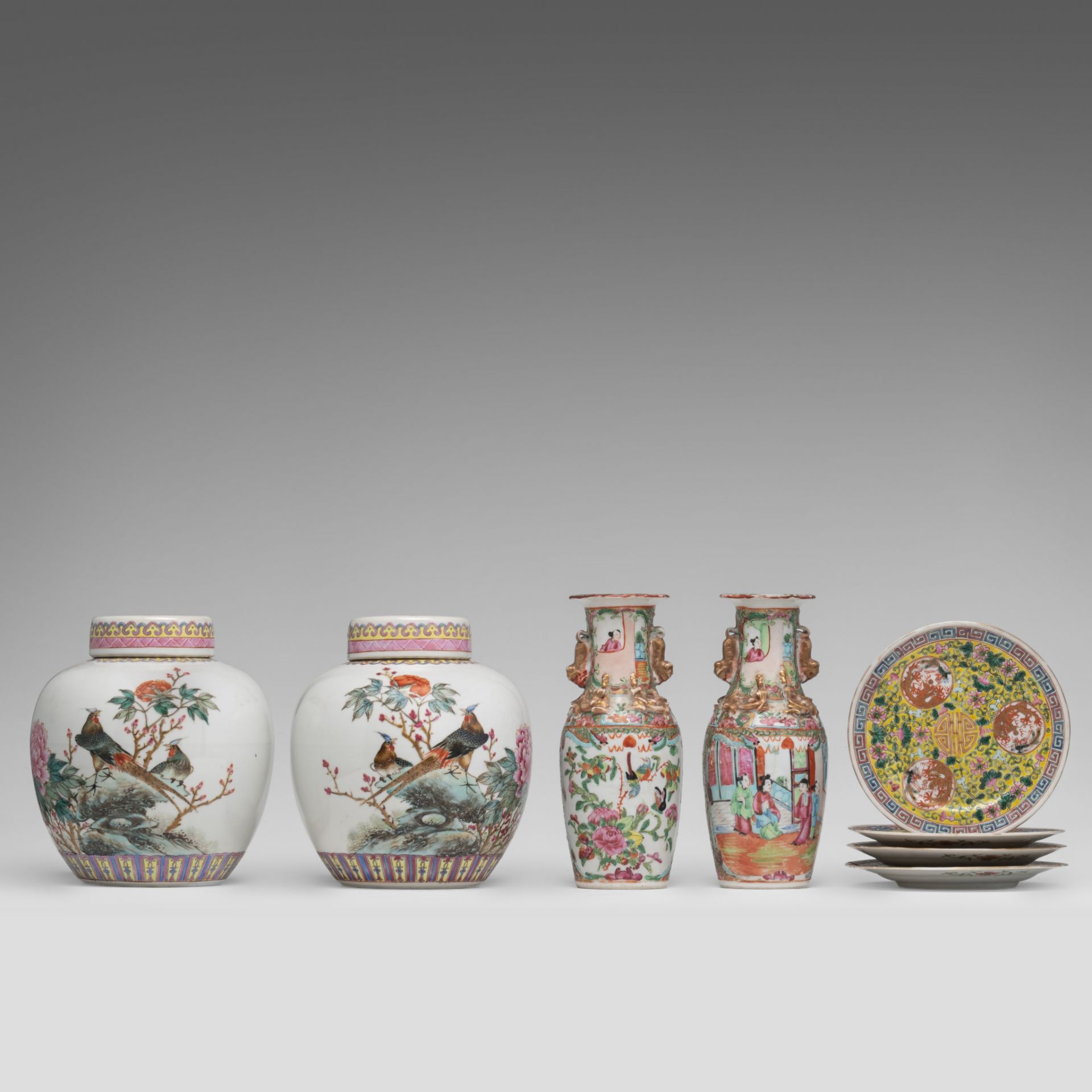 A collection of Chinese famille rose ware, 19thC and 20thC, H 18,5 - 20,5 - dia 15 cm