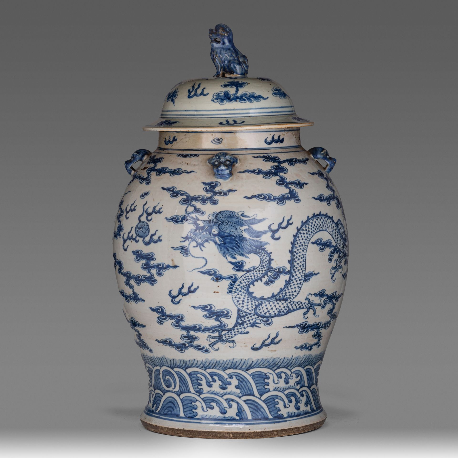 A pair of Chinese blue and white 'Dragon' covered vases, 19thC, H 64 cm - Image 8 of 18