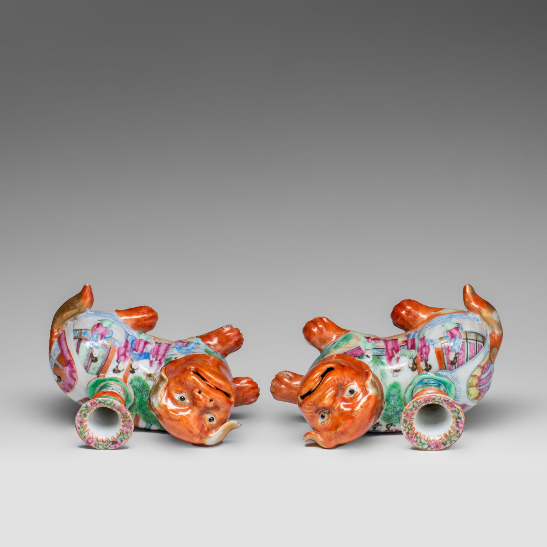 A fine pair of Chinese Canton joss stick holders in the shape of Fu dogs, 19thC, H 11,5 - L 20 cm - Image 7 of 9