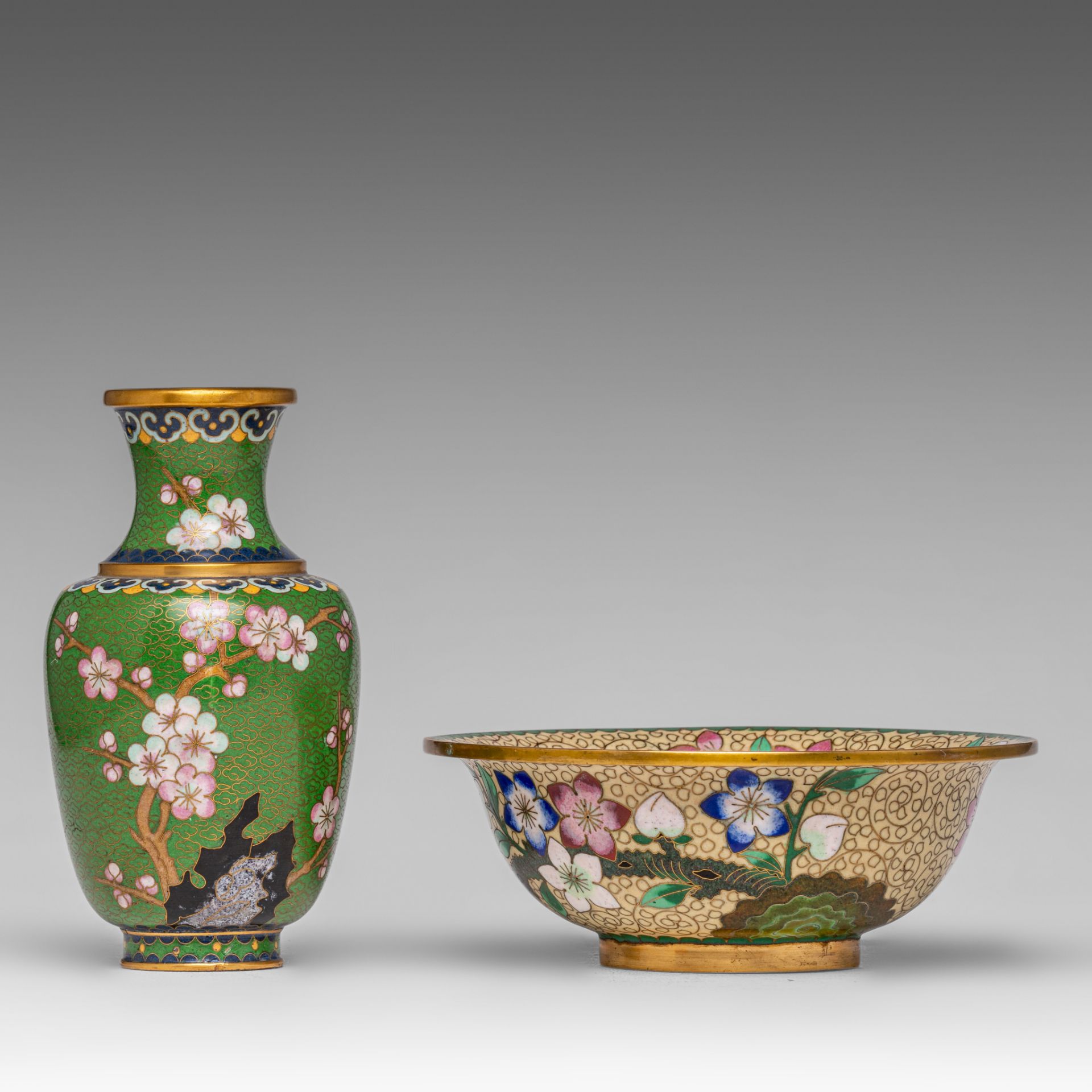 A collection of Chinese famille rose export porcelain ware and cloisonne ware, 19thC and 20thC, tall - Image 8 of 12