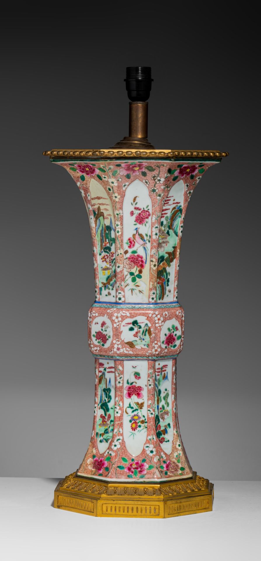 A large Chinese famille rose faceted Gu-shaped beaker vase, mounted as a lamp, Yongzheng/early Qianl - Bild 3 aus 7