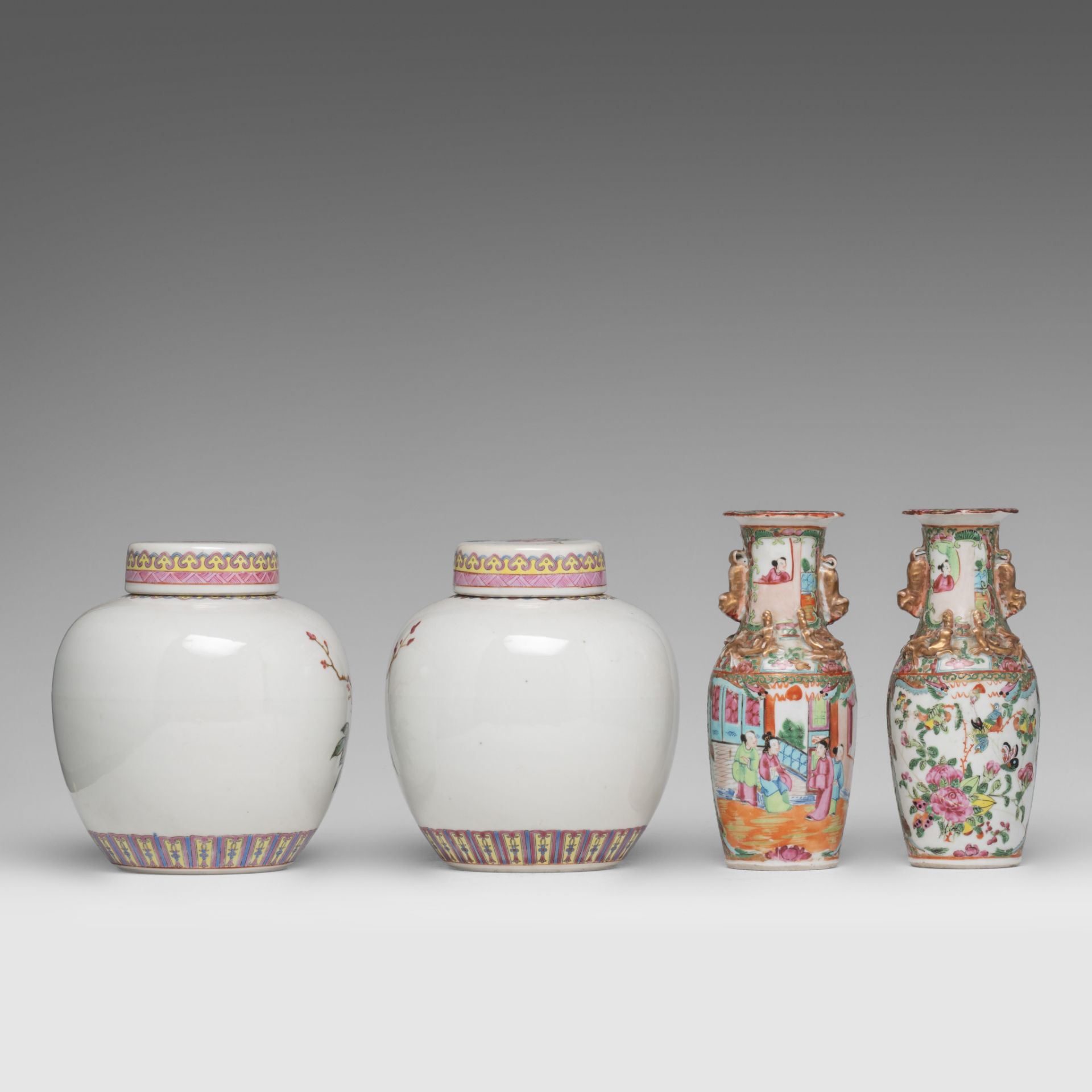 A collection of Chinese famille rose ware, 19thC and 20thC, H 18,5 - 20,5 - dia 15 cm - Bild 5 aus 12