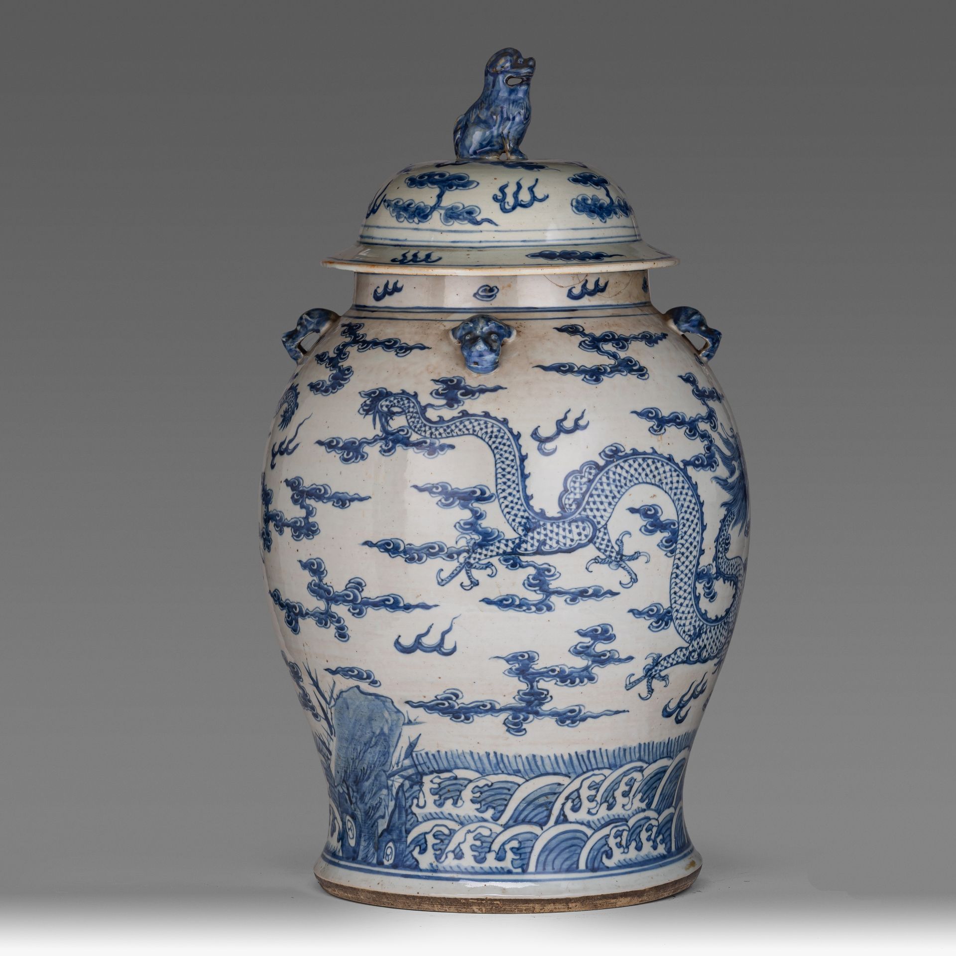 A pair of Chinese blue and white 'Dragon' covered vases, 19thC, H 64 cm - Image 10 of 18
