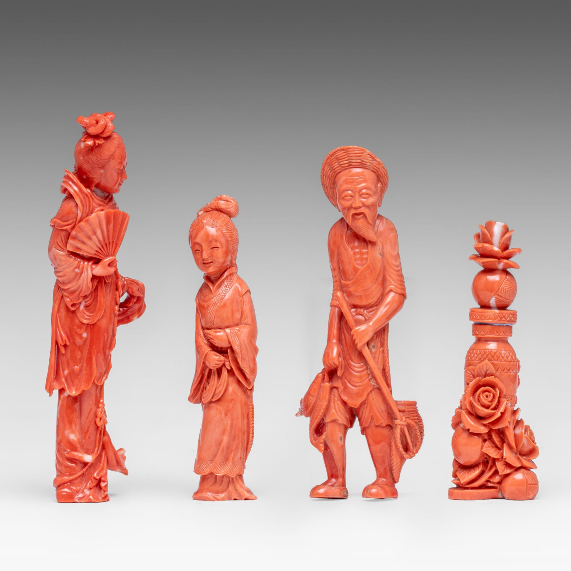 A collection of three Chinese coral figures and a ditto snuff bottle, late Qing/Republic period, Tot - Image 2 of 7