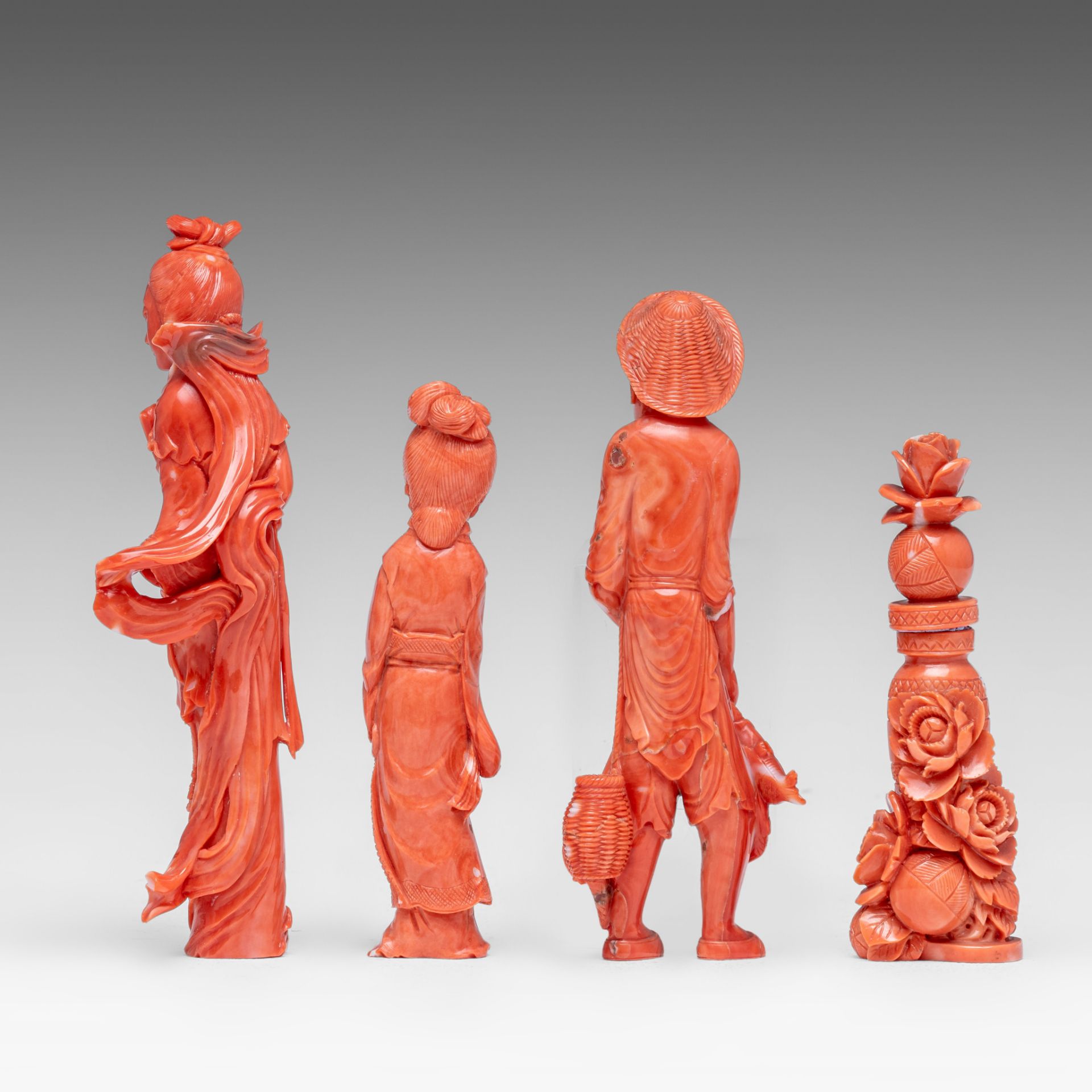 A collection of three Chinese coral figures and a ditto snuff bottle, late Qing/Republic period, Tot - Image 3 of 7