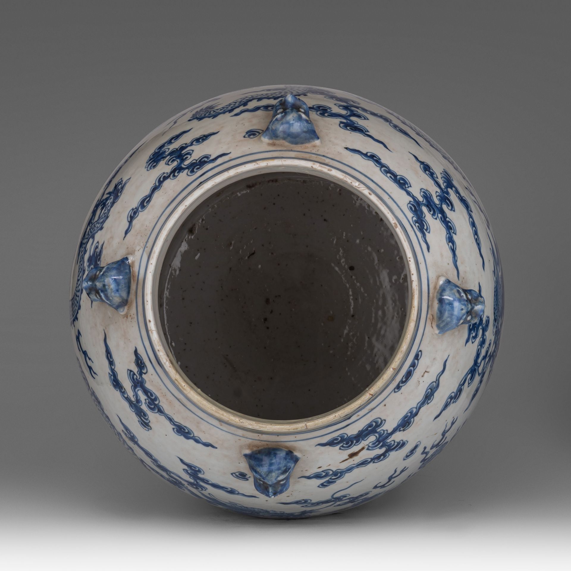 A pair of Chinese blue and white 'Dragon' covered vases, 19thC, H 64 cm - Image 6 of 18