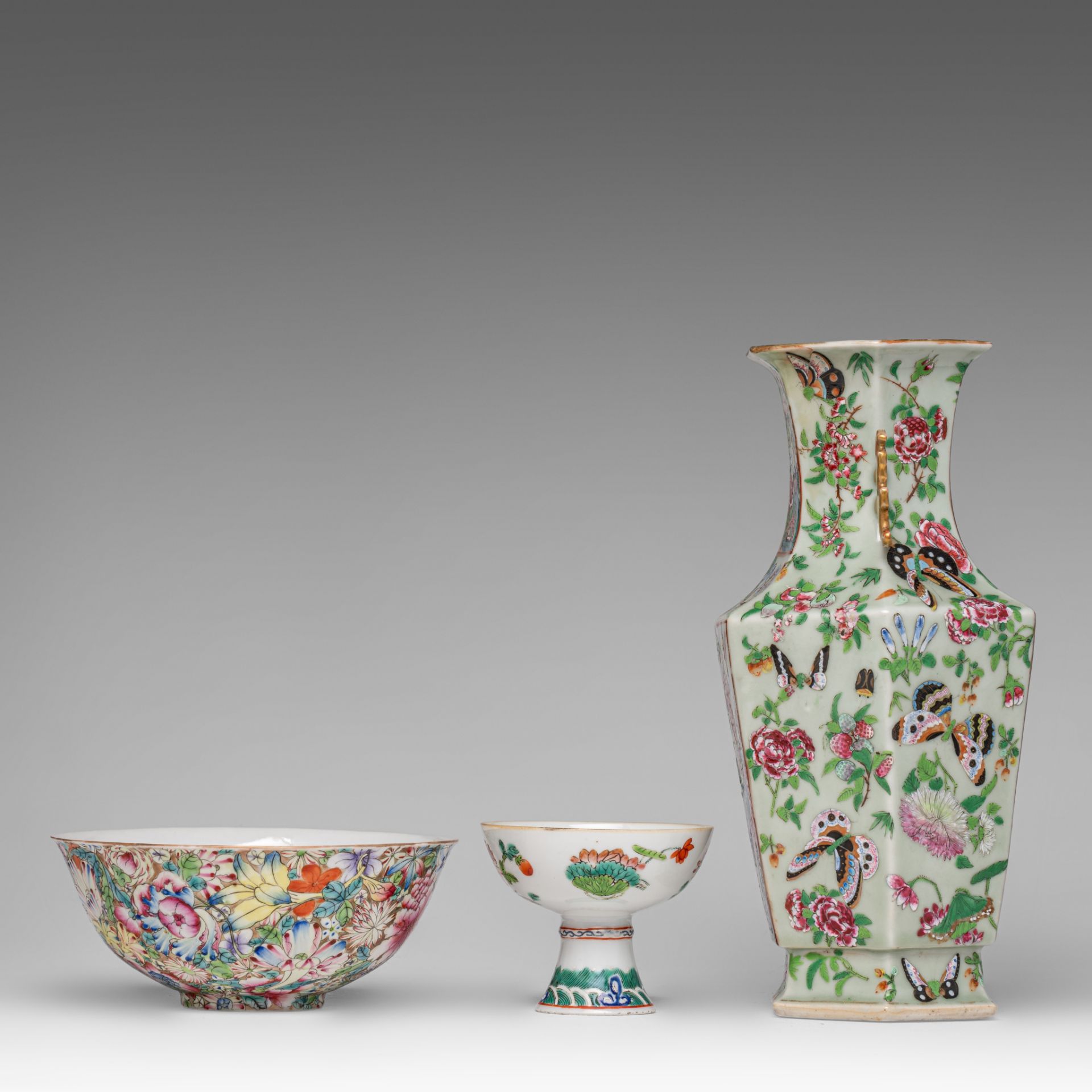 A collection of Chinese famille rose export porcelain ware and cloisonne ware, 19thC and 20thC, tall - Image 5 of 12