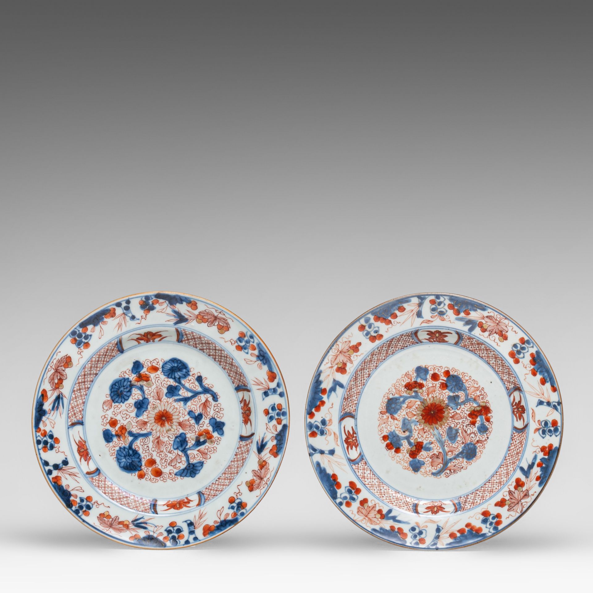 A collection of Chinese Imari dishes, some figural and some with flower design, Kangxi period, dia 2 - Image 4 of 5