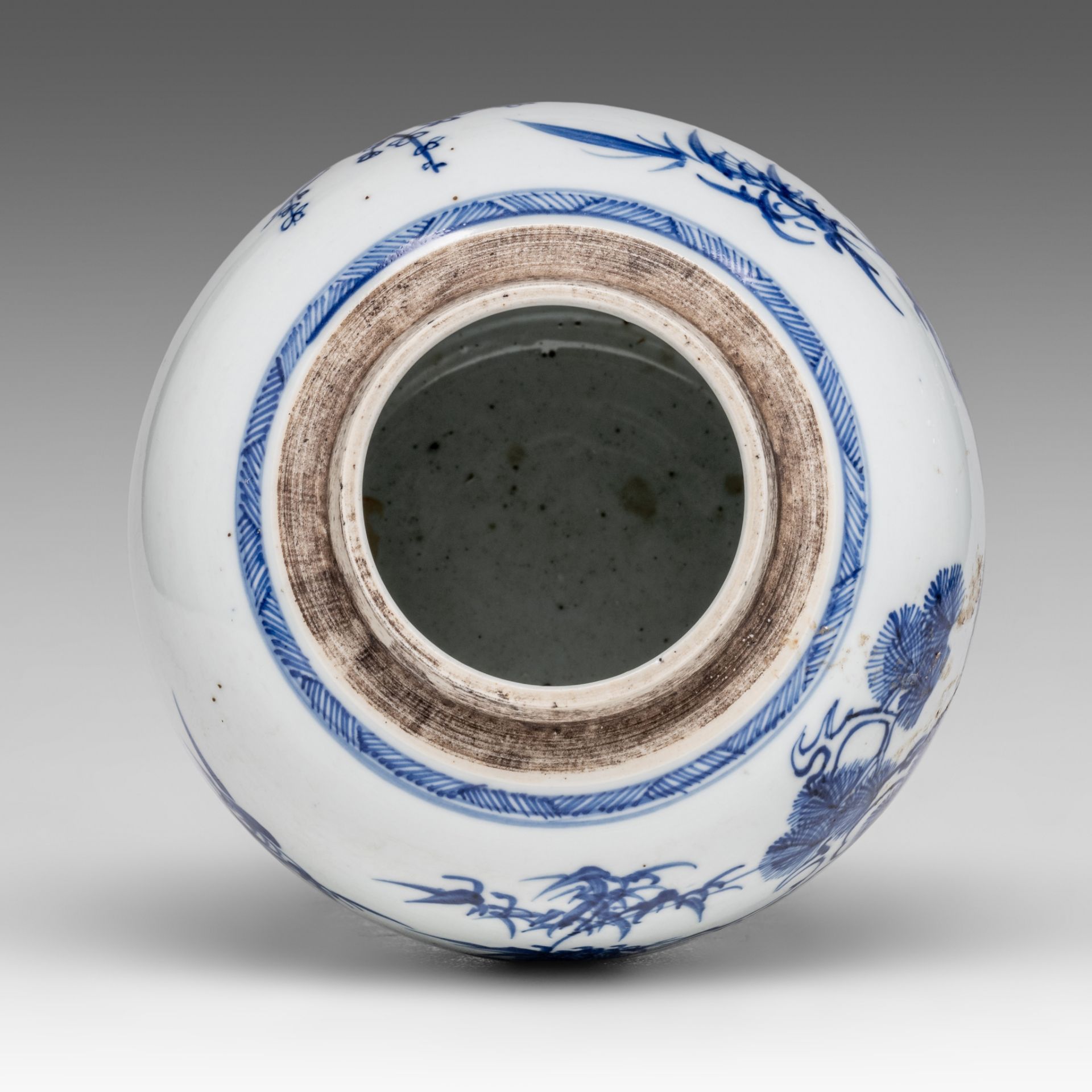 A Chinese blue and white 'Three Friends of Winter' jar, 18thC, H 17,5 cm - Image 5 of 6