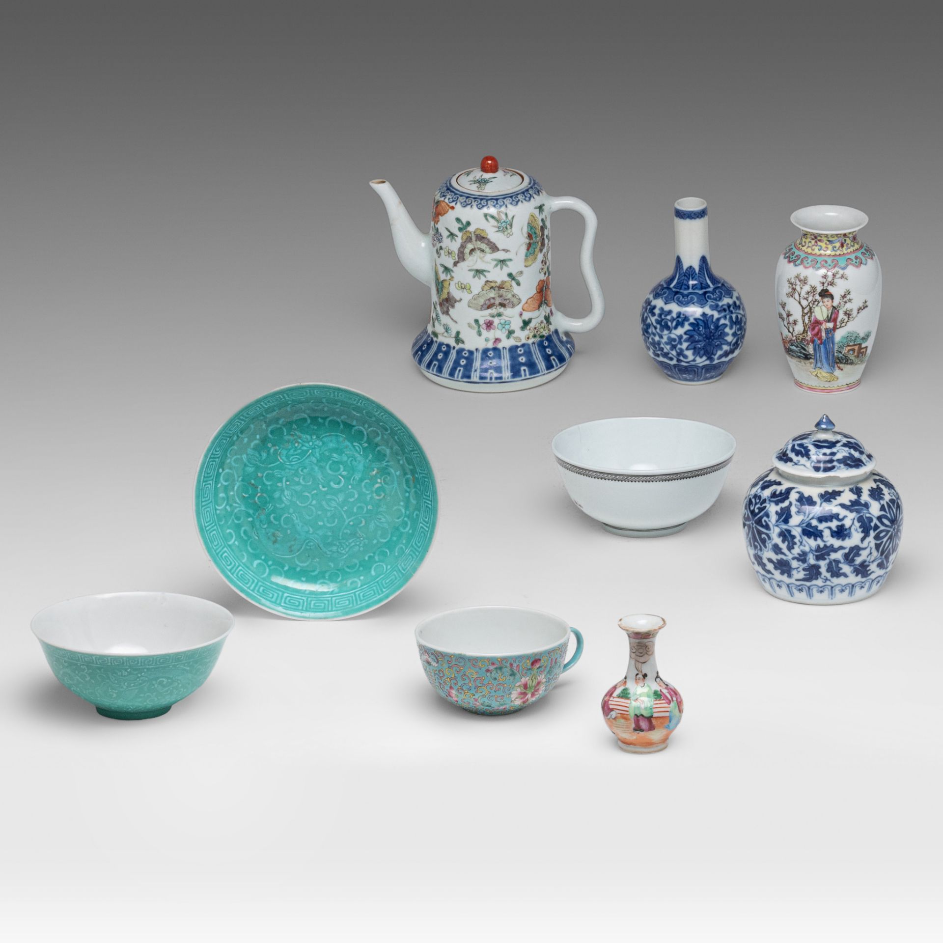 A collection of Chinese famille rose export ware, 19thC/Republic period, tallest H 15,5 cm (9)