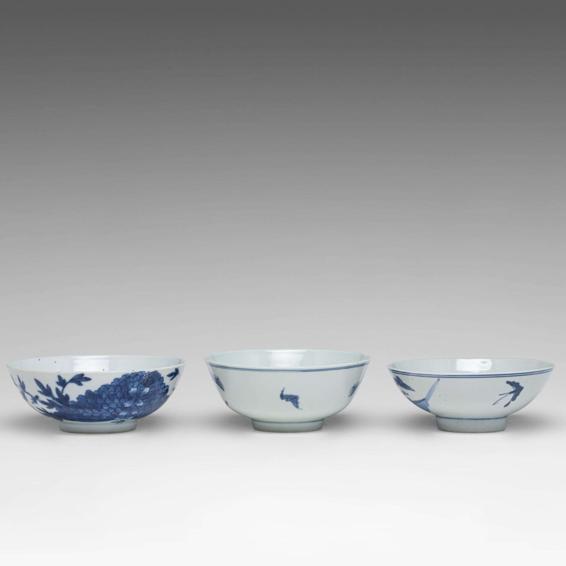 A collection of Chinese blue and white bowls and a pair of celadon vases, late 19thC/Republic period - Image 16 of 19