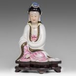 A Chinese famille rose and sgraffito figure of seated Guanyin, with a Qianlong mark, H 29,3 cm