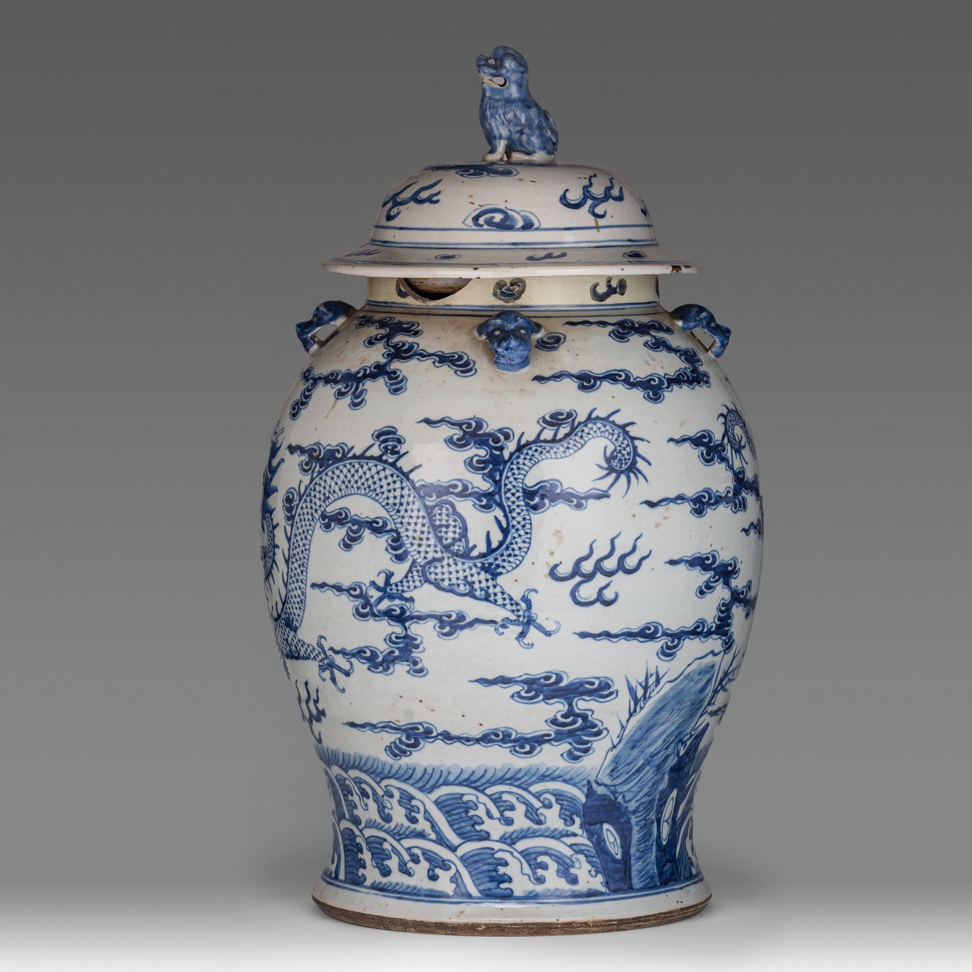 A pair of Chinese blue and white 'Dragon' covered vases, 19thC, H 64 cm - Image 4 of 18