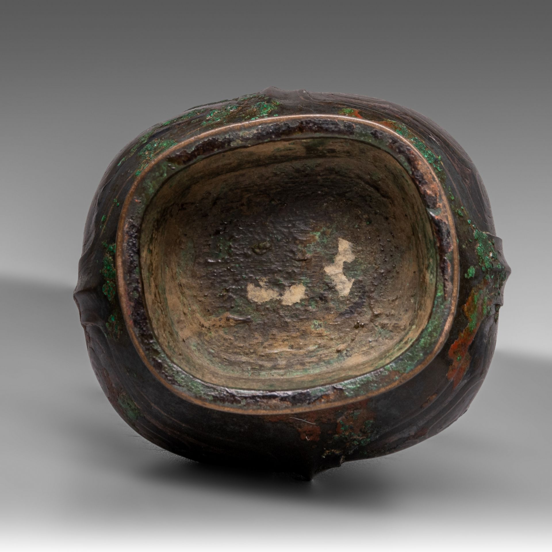 A rare and fine Chinese archaistic silver and gold inlaid bronze fanghu vase, Song - Ming dynasty, H - Image 6 of 6