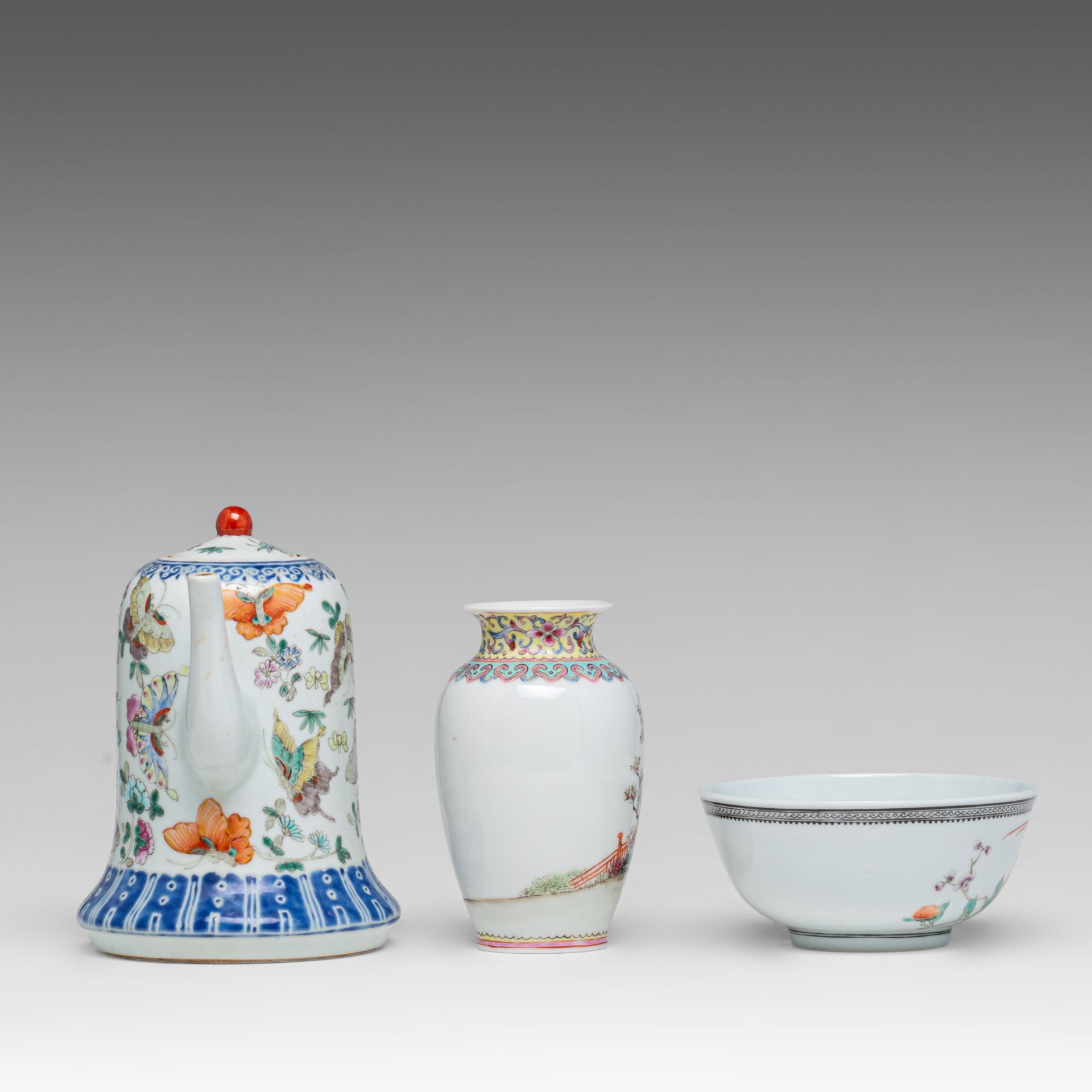 A collection of Chinese famille rose export ware, 19thC/Republic period, tallest H 15,5 cm (9) - Bild 11 aus 20