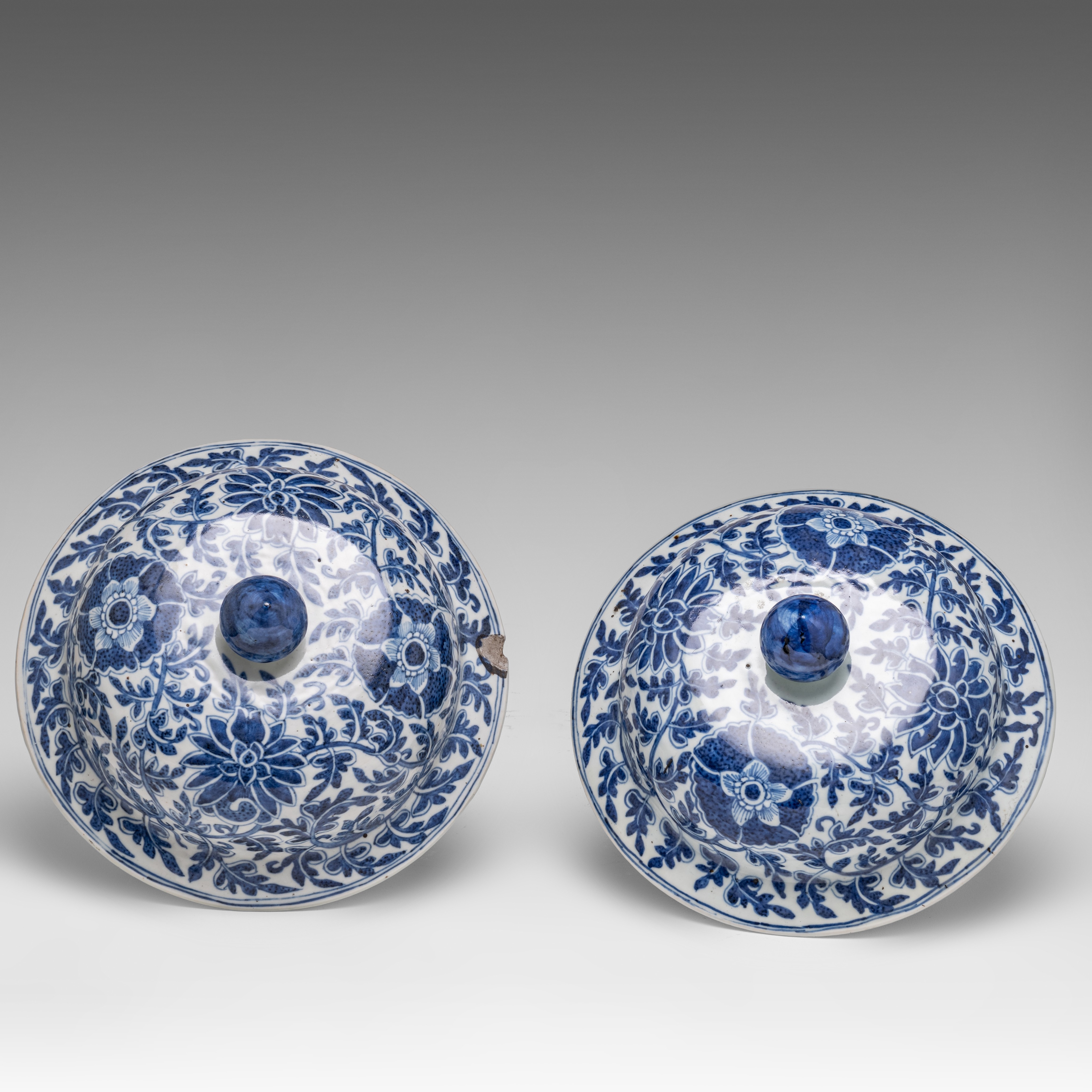 A pair of Chinese blue and white 'Scrolling Lotus' baluster vases and covers, 19thC, H 61,5 cm - Image 7 of 8