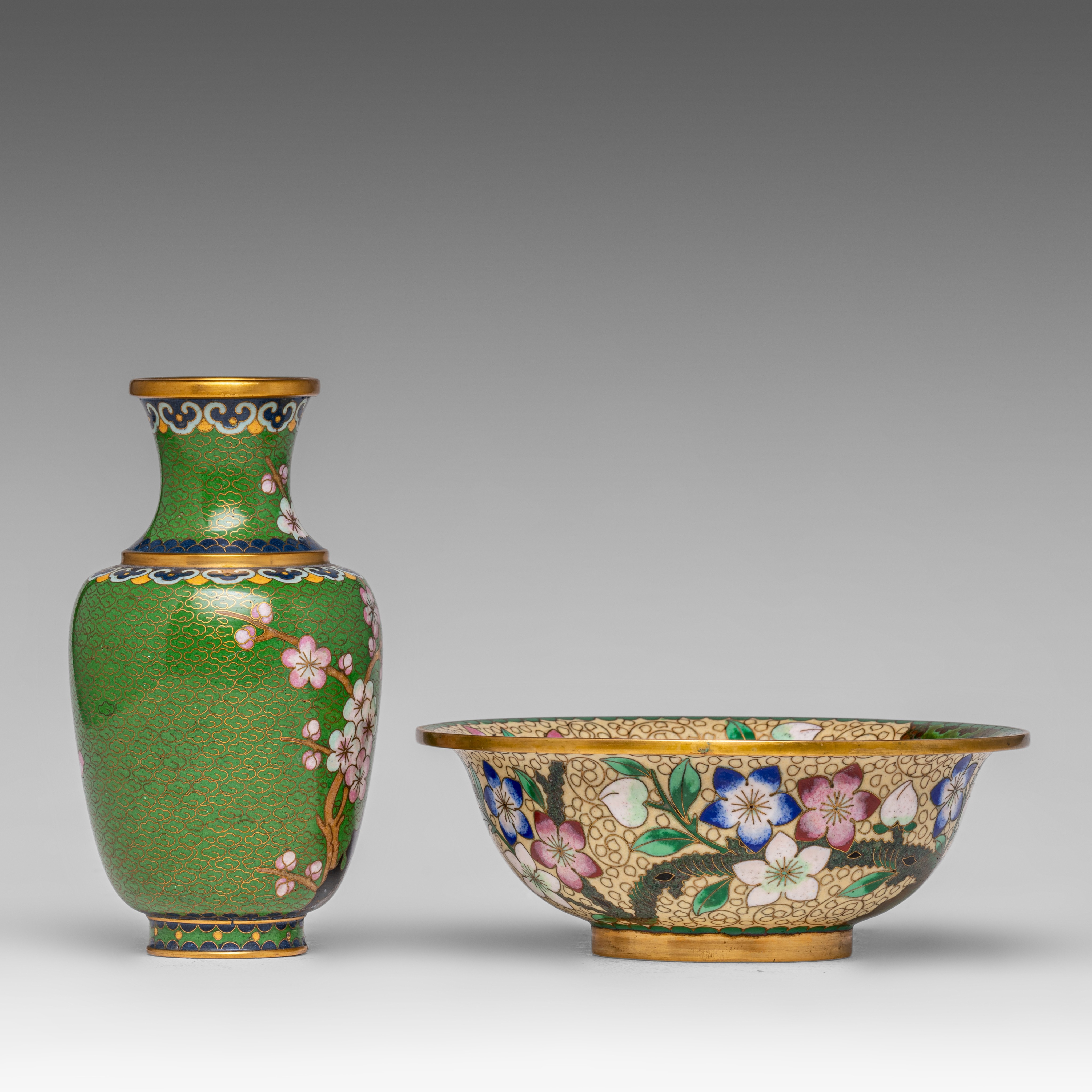 A collection of Chinese famille rose export porcelain ware and cloisonne ware, 19thC and 20thC, tall - Image 11 of 12