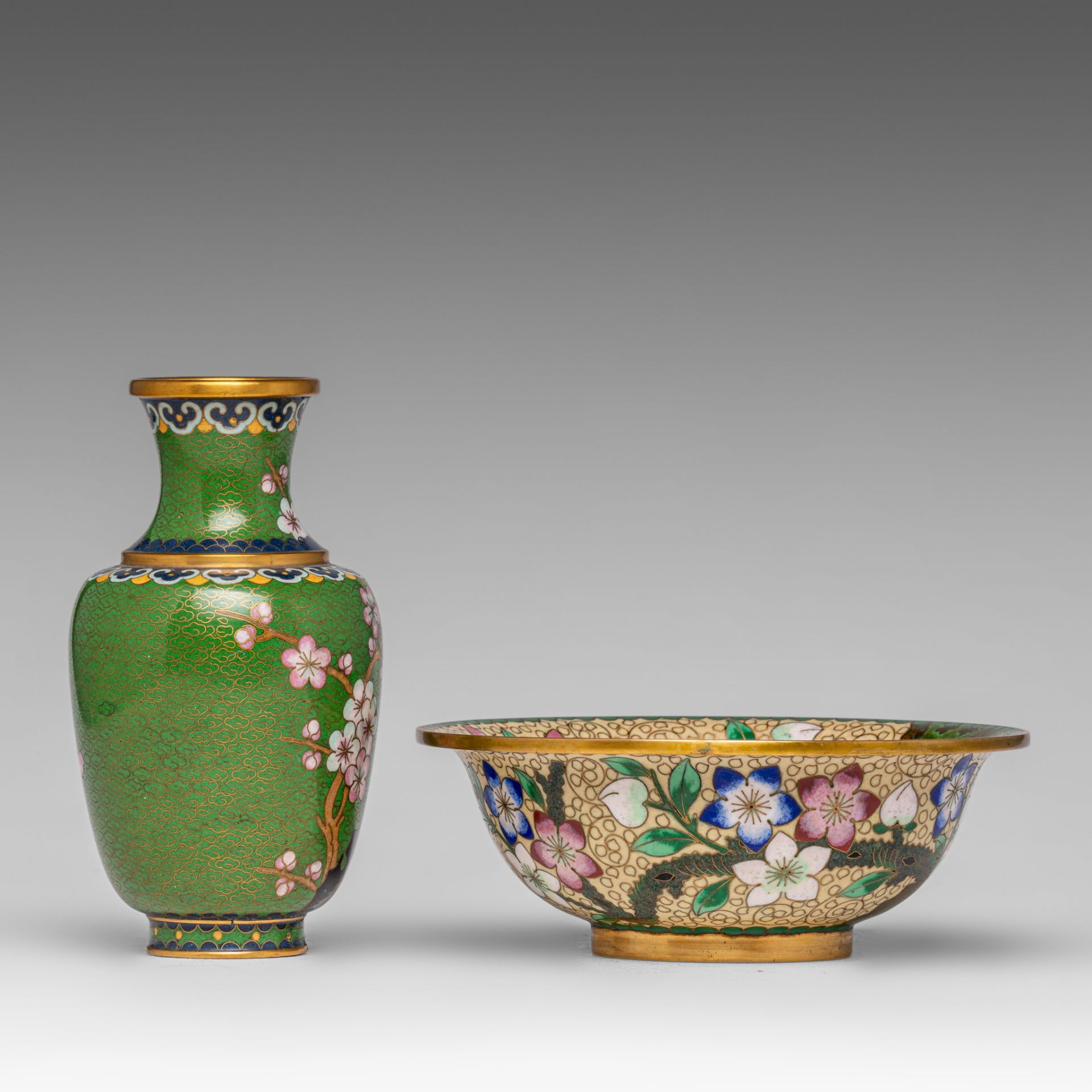 A collection of Chinese famille rose export porcelain ware and cloisonne ware, 19thC and 20thC, tall - Image 11 of 12