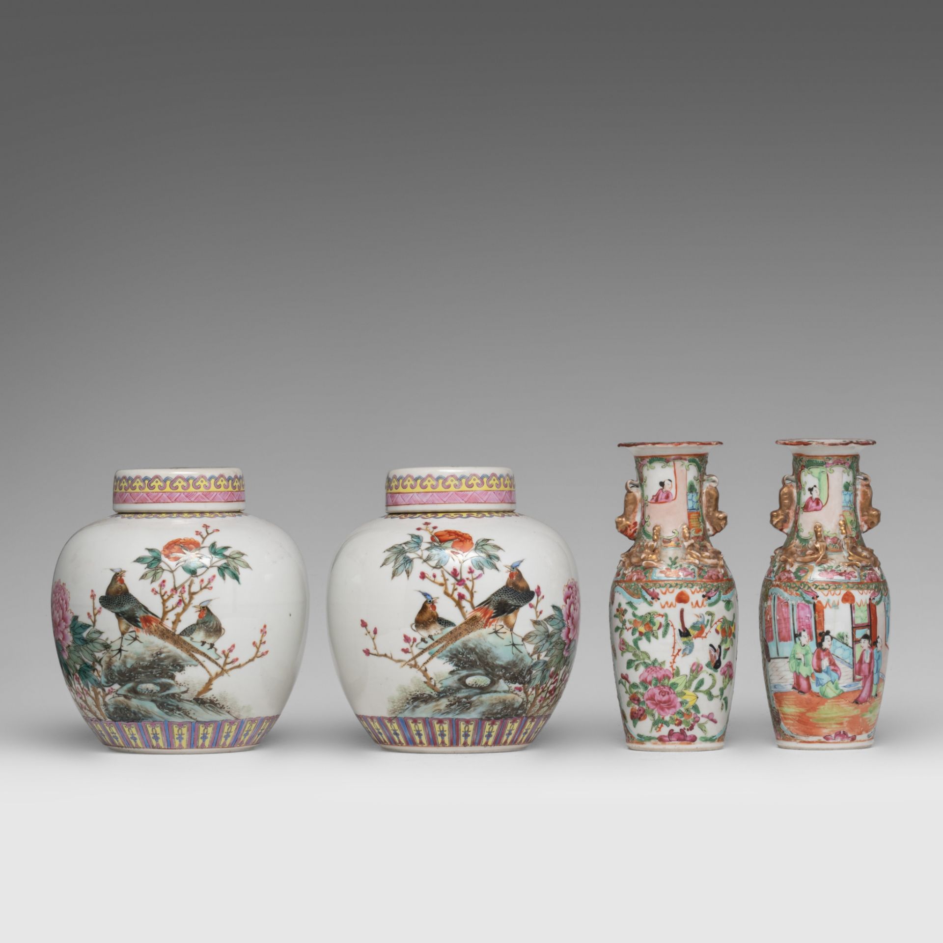 A collection of Chinese famille rose ware, 19thC and 20thC, H 18,5 - 20,5 - dia 15 cm - Bild 2 aus 12