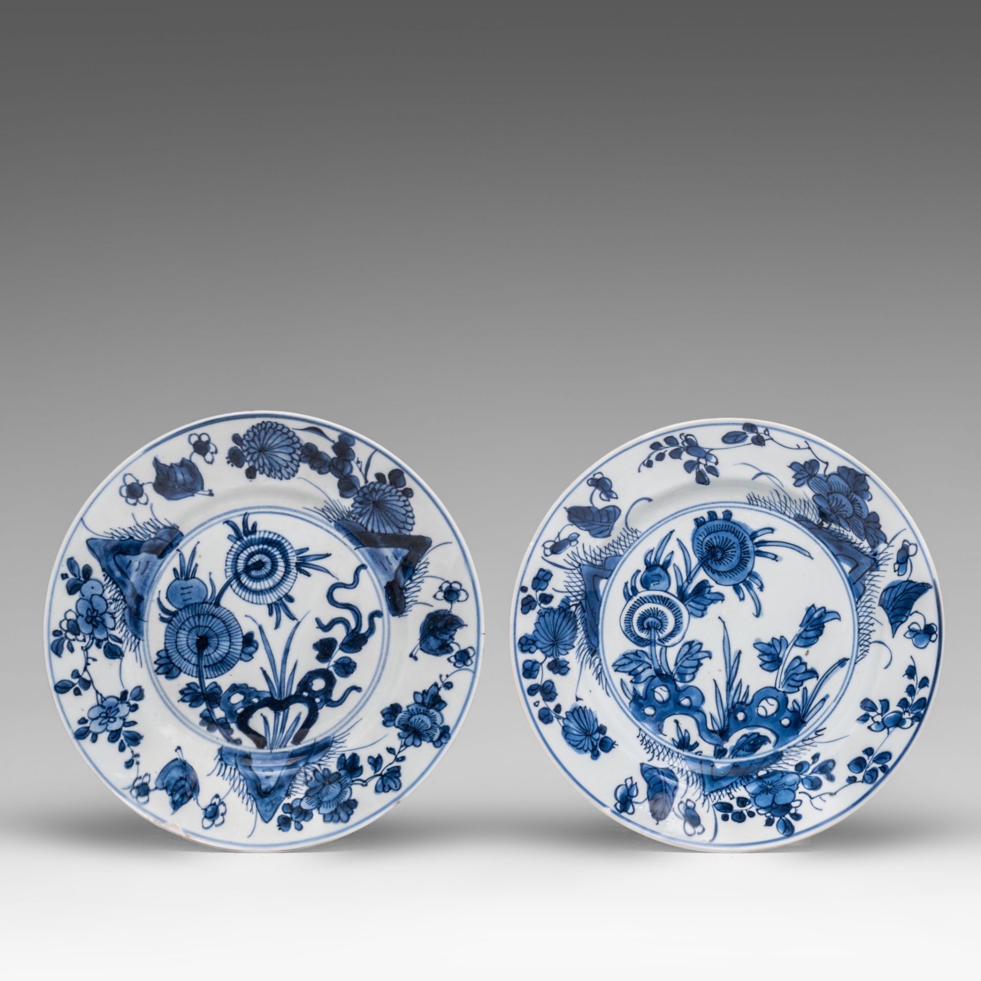 A series of three Chinese blue and white 'Crab and fish' deep dishes, Kangxi period, dia 20 cm - add - Image 2 of 7