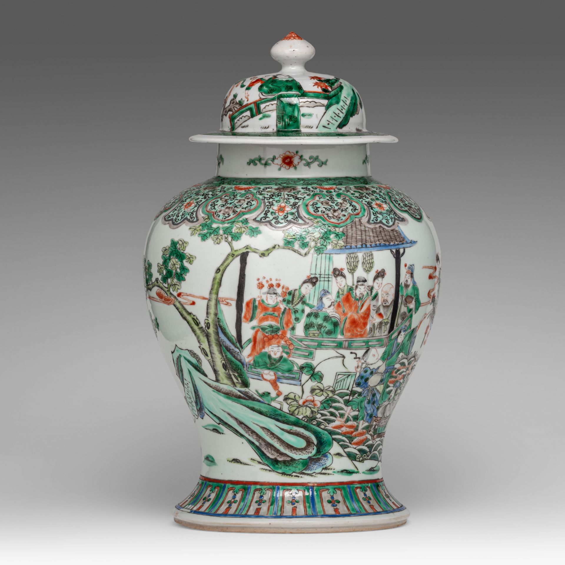 A Chinese famille verte 'Immortals' baluster vase and cover, Republic period, H 43,5 cm