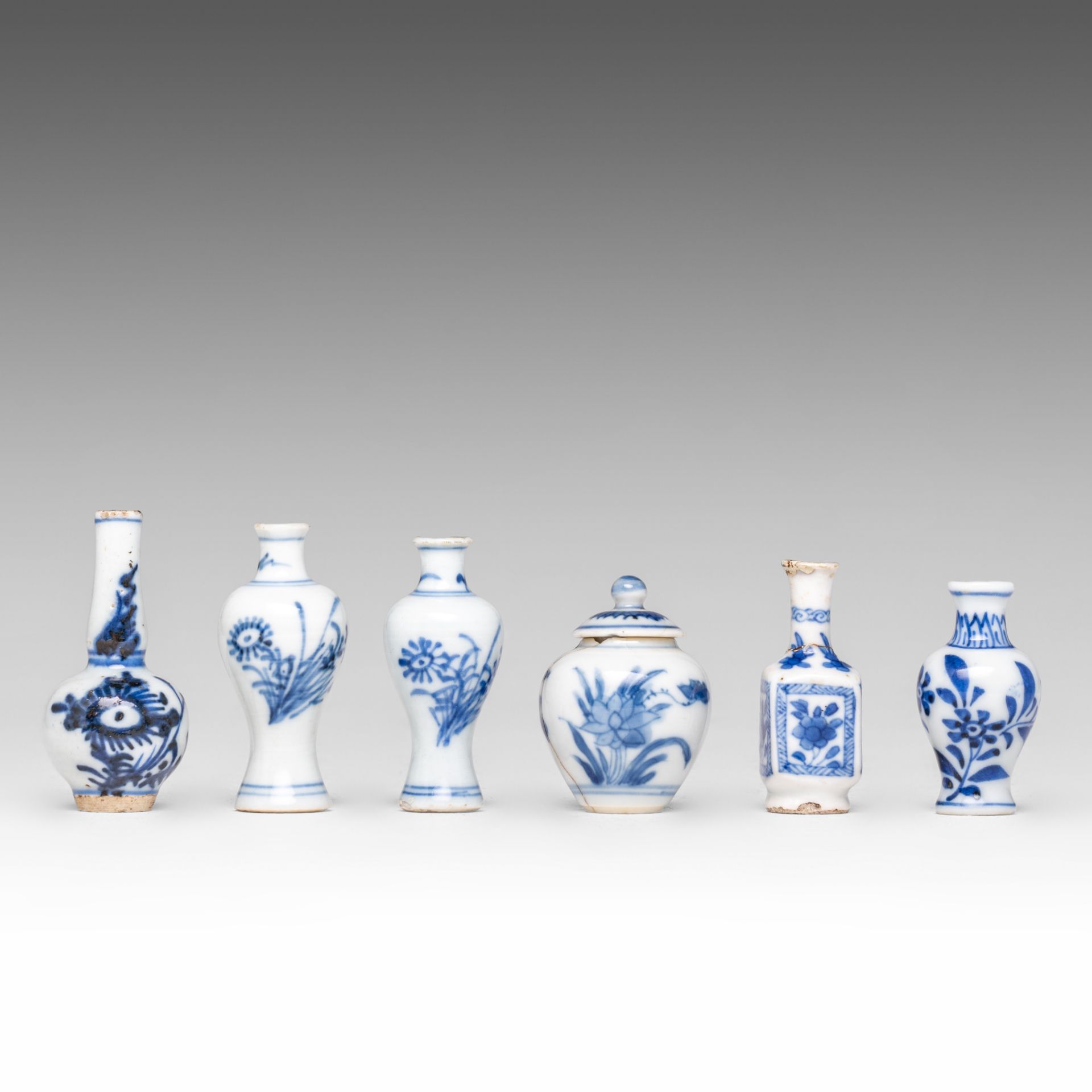 A collection of ten Chinese miniature vases, some Kangxi and some Qianlong period, tallest H 11 cm ( - Bild 8 aus 14