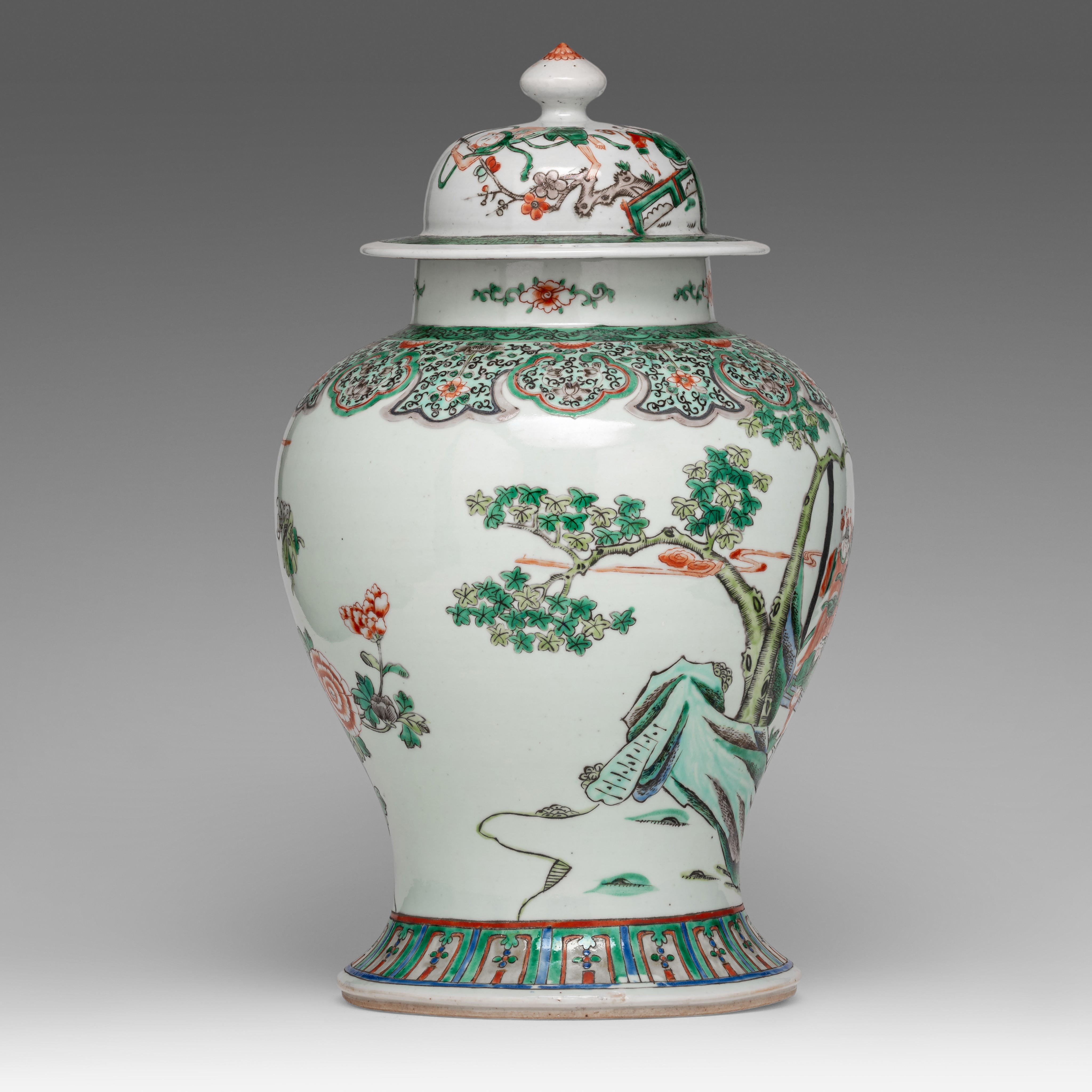 A Chinese famille verte 'Immortals' baluster vase and cover, Republic period, H 43,5 cm - Image 4 of 8