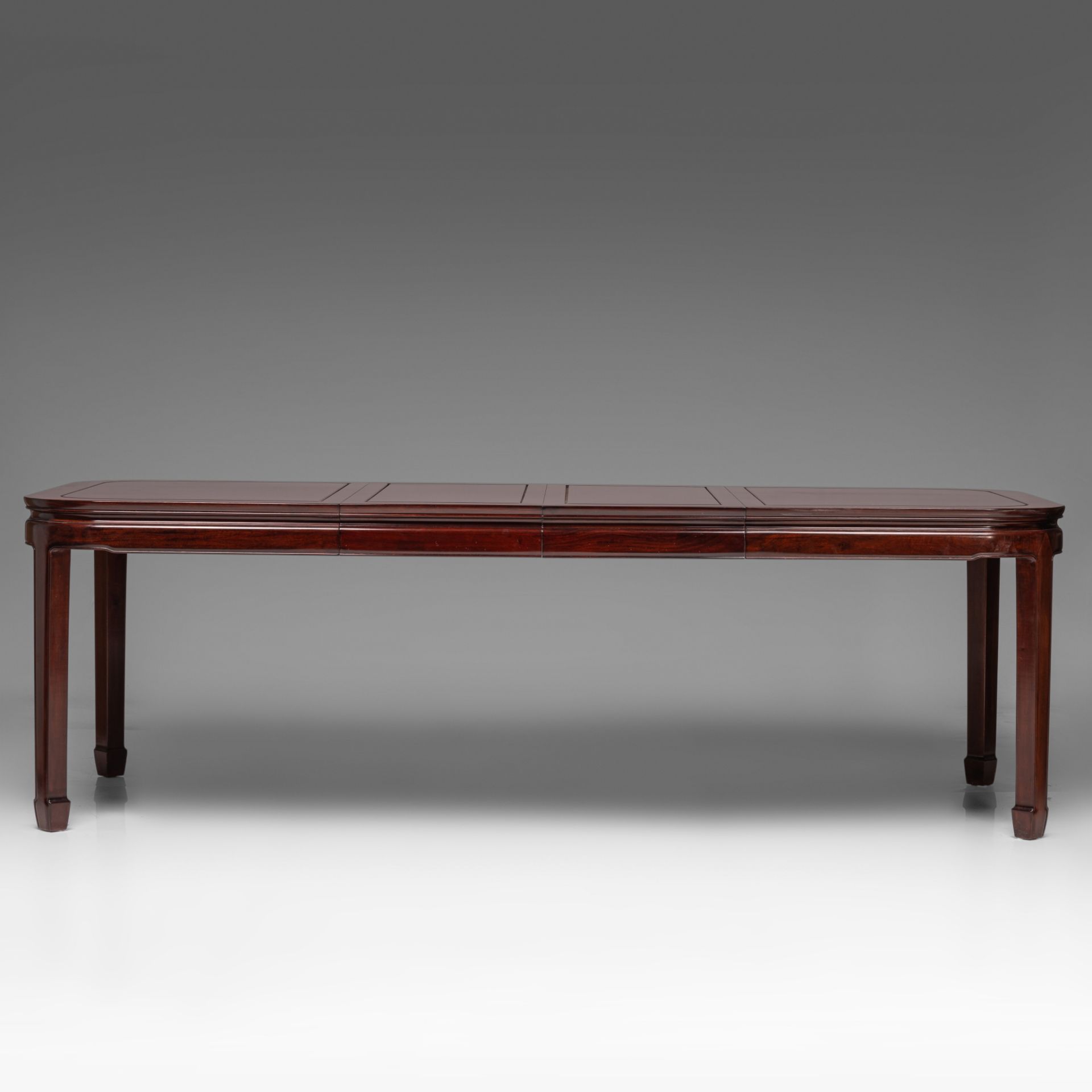 A Chinese rosewood dinner ensemble: dinner table (incl. extend) and ten chairs, 20thC, H 76 - 240 x - Bild 13 aus 18