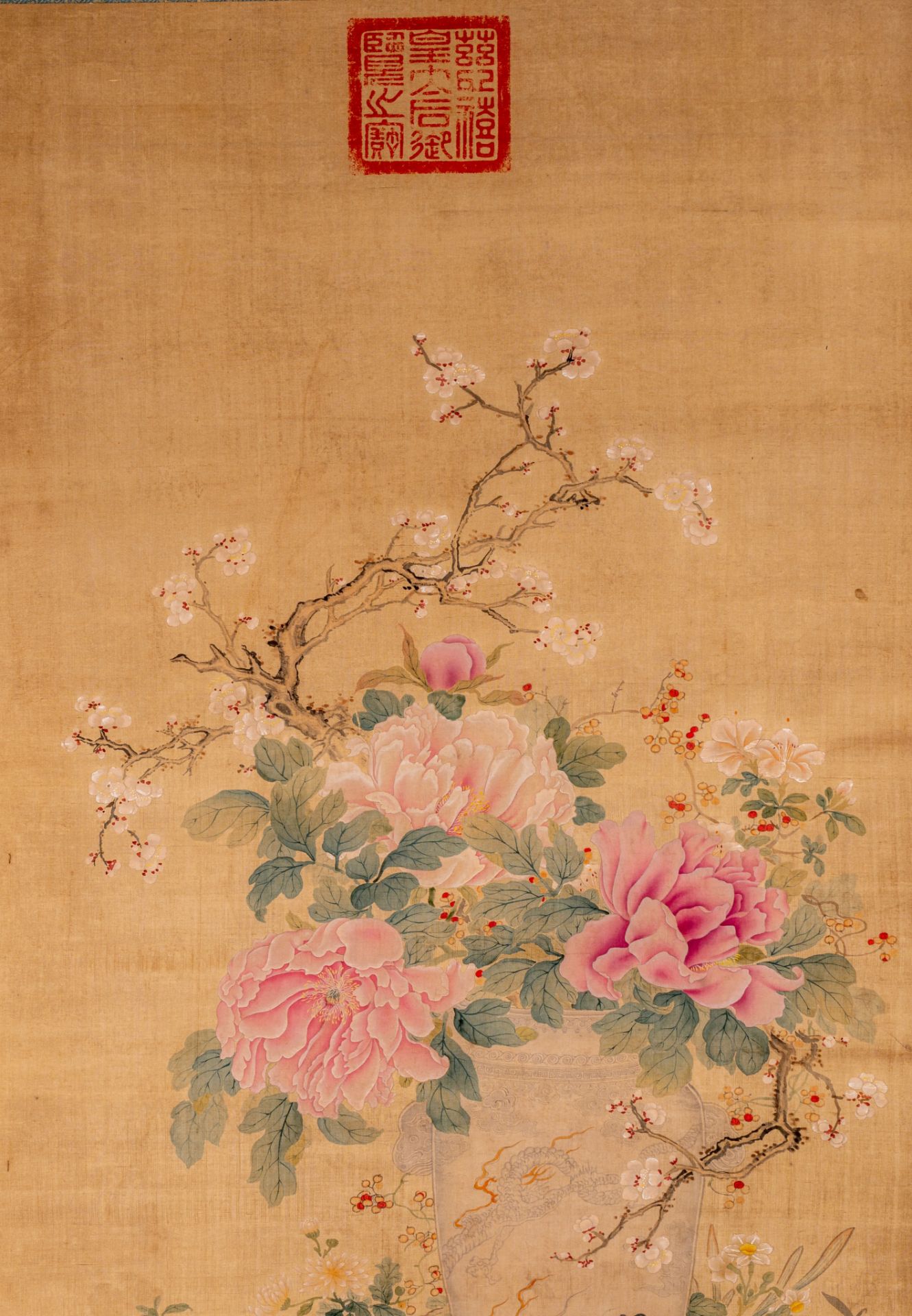 A Chinese Imperial style 'Flower arrangement' scroll painting, watercolour on silk, seal marks and d - Bild 4 aus 6