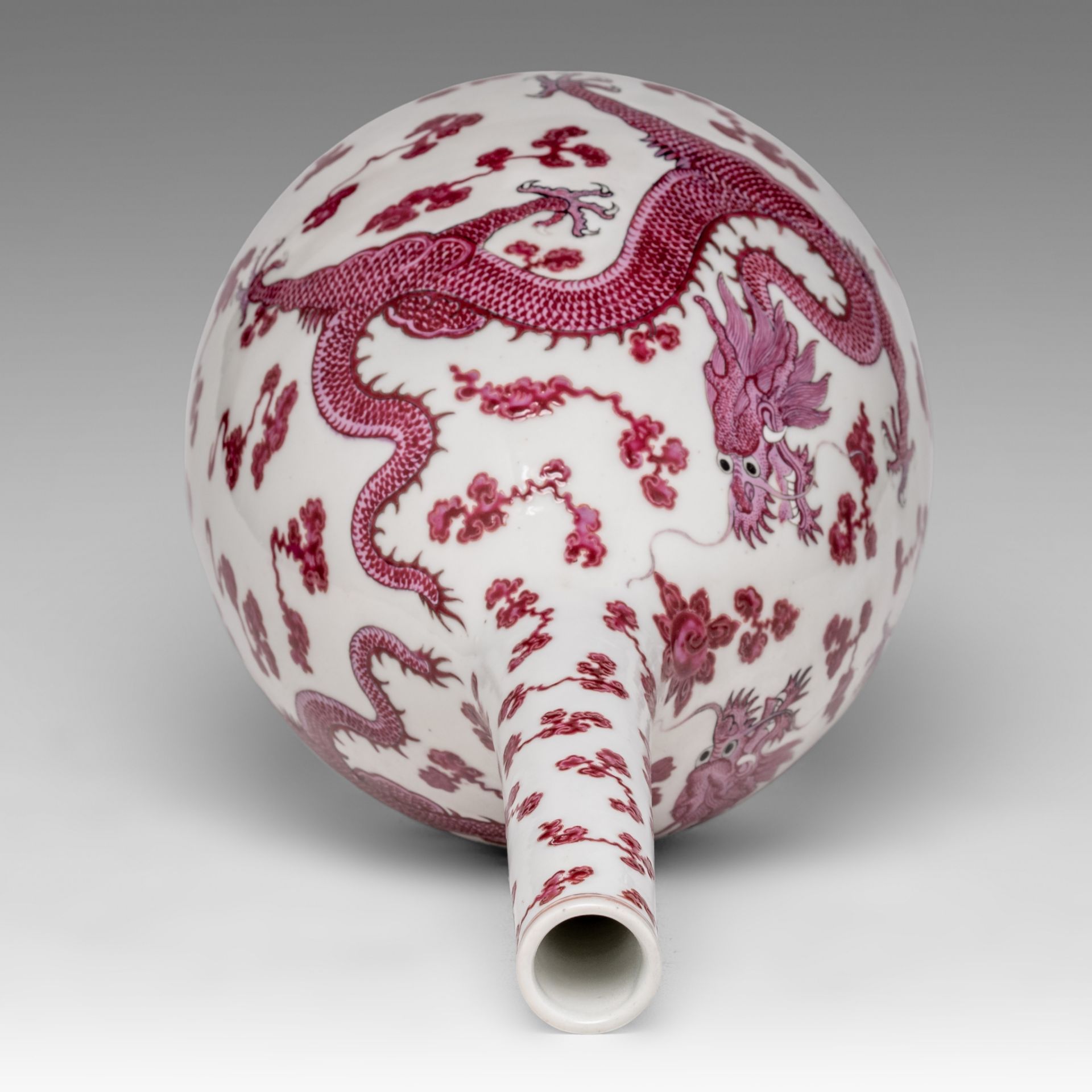 A Chinese puce and ruby enamelled 'Dragon' bottle vase, 20thC, H 44,5 cm - Image 7 of 8