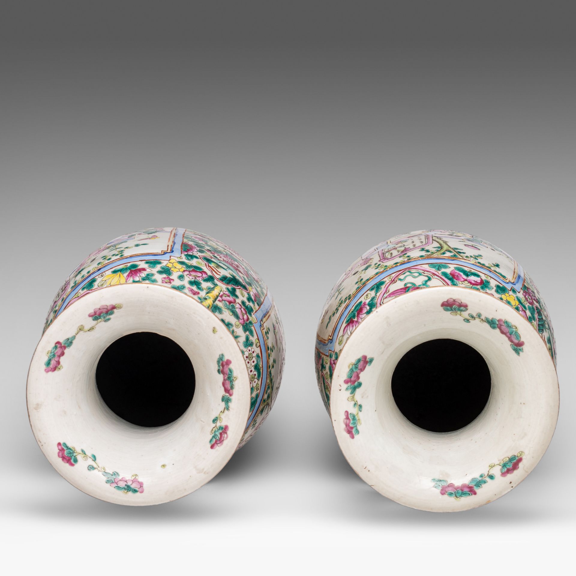 A pair of Chinese famille rose 'Playful boys in a garden' vases, paired with lingzhi handles, 19thC, - Bild 5 aus 6