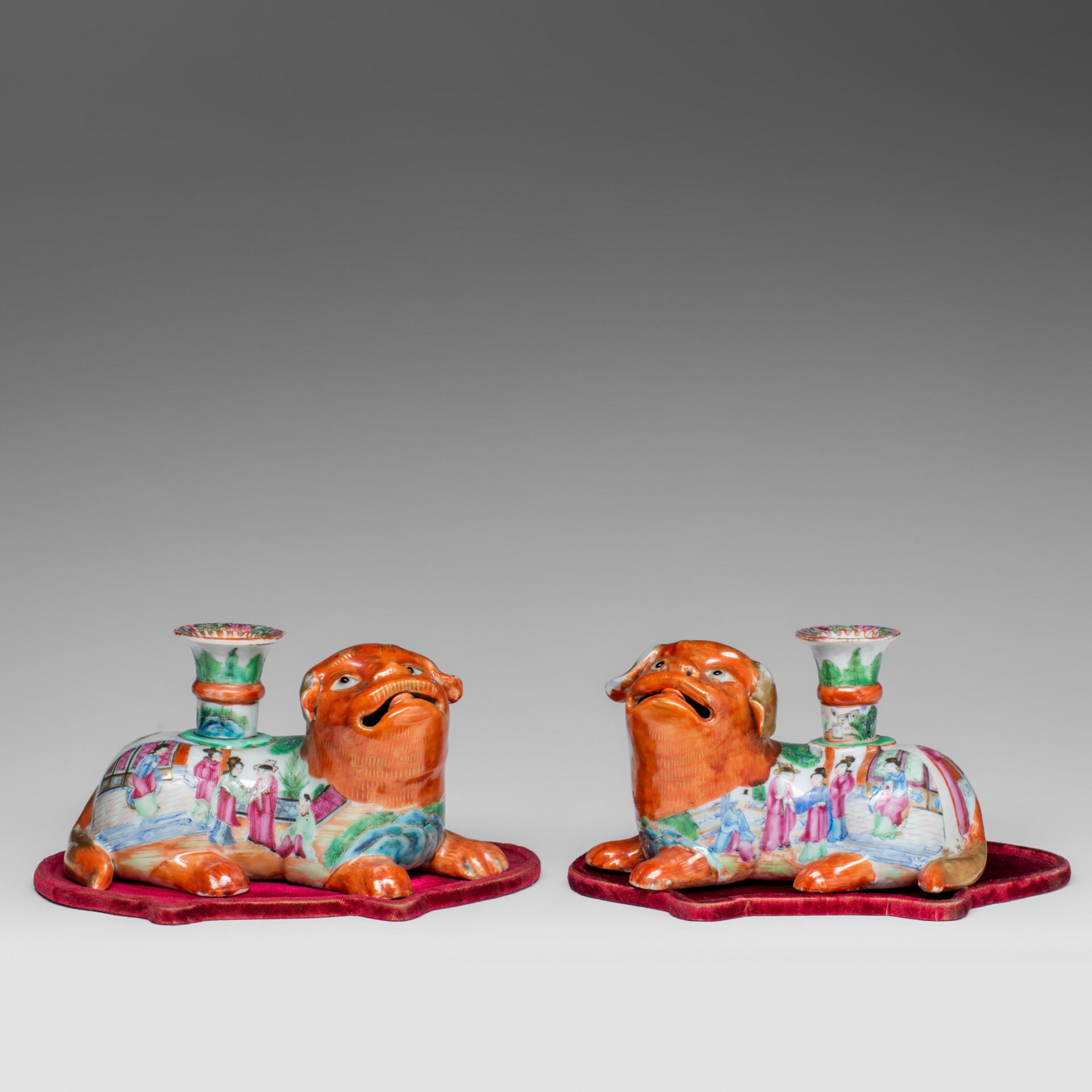 A fine pair of Chinese Canton joss stick holders in the shape of Fu dogs, 19thC, H 11,5 - L 20 cm