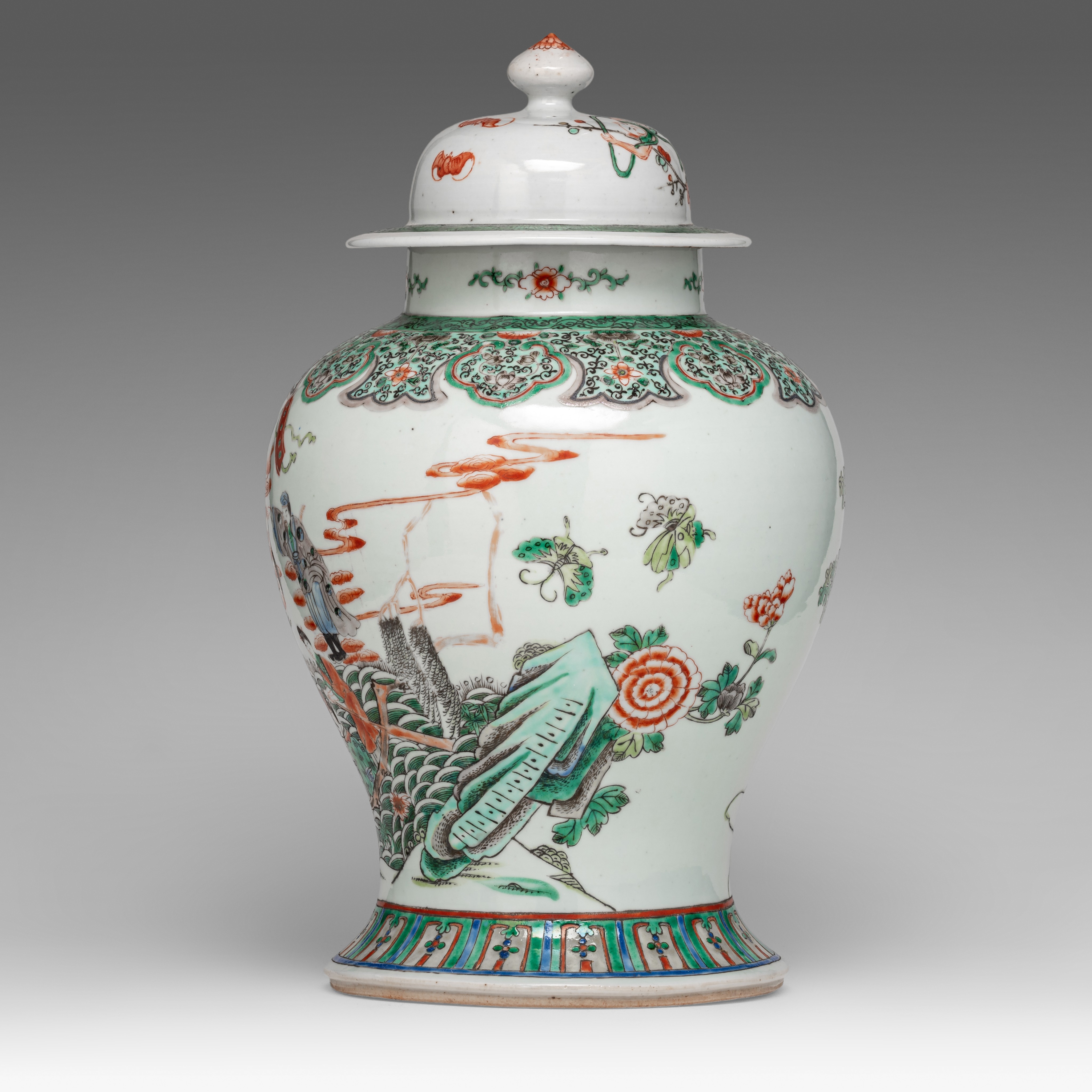 A Chinese famille verte 'Immortals' baluster vase and cover, Republic period, H 43,5 cm - Image 3 of 8
