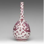 A Chinese puce and ruby enamelled 'Dragon' bottle vase, 20thC, H 44,5 cm
