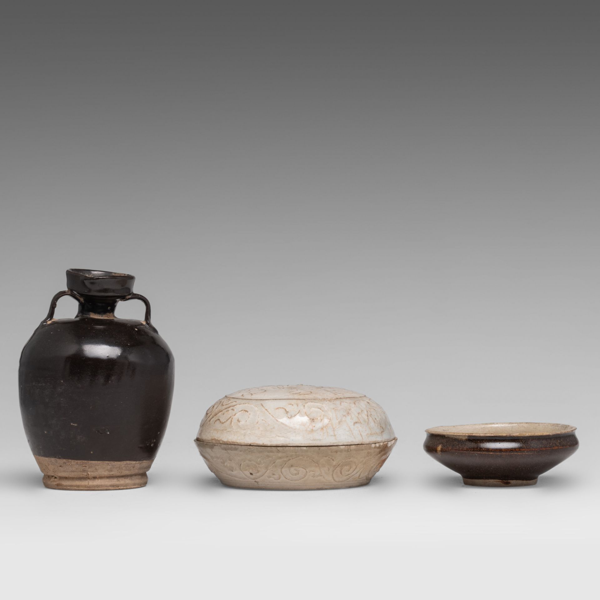 A Chinese black-glazed jar and a uniquely glazed tea bowl, presumably Song, H 15,5 (jar) - dia 10,5 - Image 2 of 7