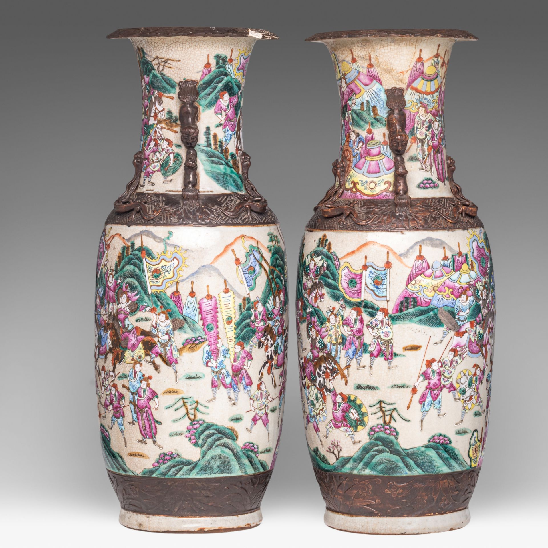 A pair of Chinese famille rose 'Battle scenes' Nanking vases, late 19thC, H 61,5 cm - Bild 3 aus 6