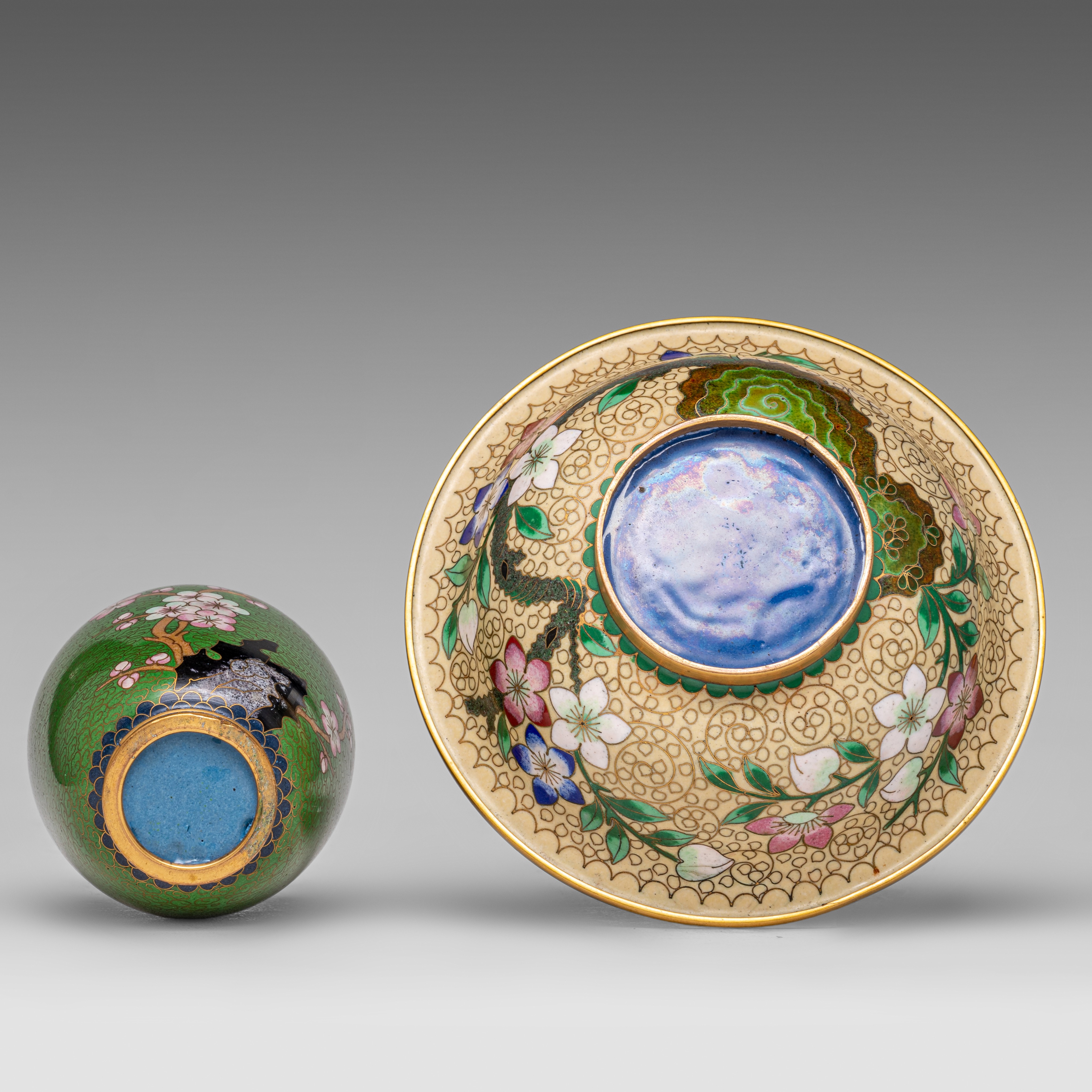 A collection of Chinese famille rose export porcelain ware and cloisonne ware, 19thC and 20thC, tall - Image 12 of 12