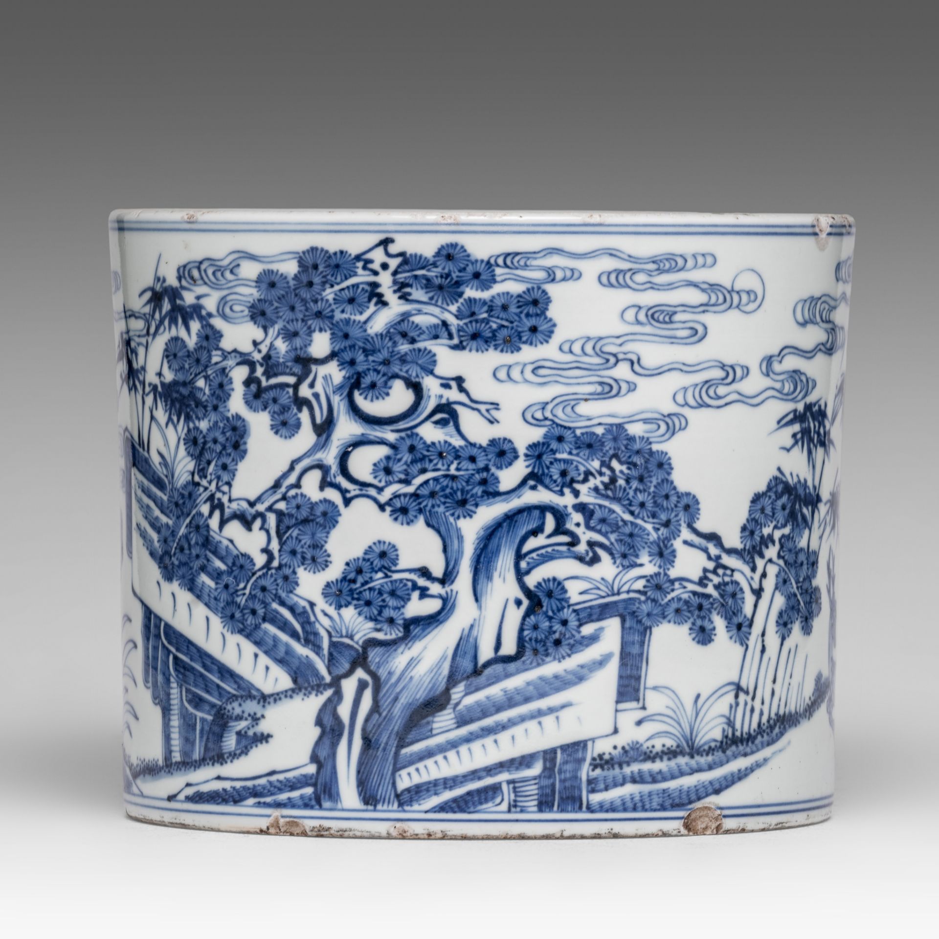 A Chinese blue and white 'Deer' brush pot, late 19thC, H 16 - dia 19,5 cm - Image 4 of 8