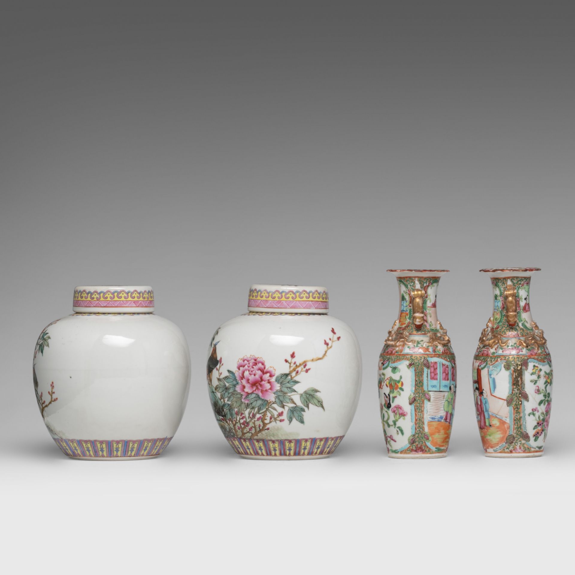 A collection of Chinese famille rose ware, 19thC and 20thC, H 18,5 - 20,5 - dia 15 cm - Bild 4 aus 12