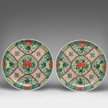 A pair of Chinese Kangxi style famille verte 'Peony' chargers, with a Kangxi mark, 19thC, dia 36,8 c